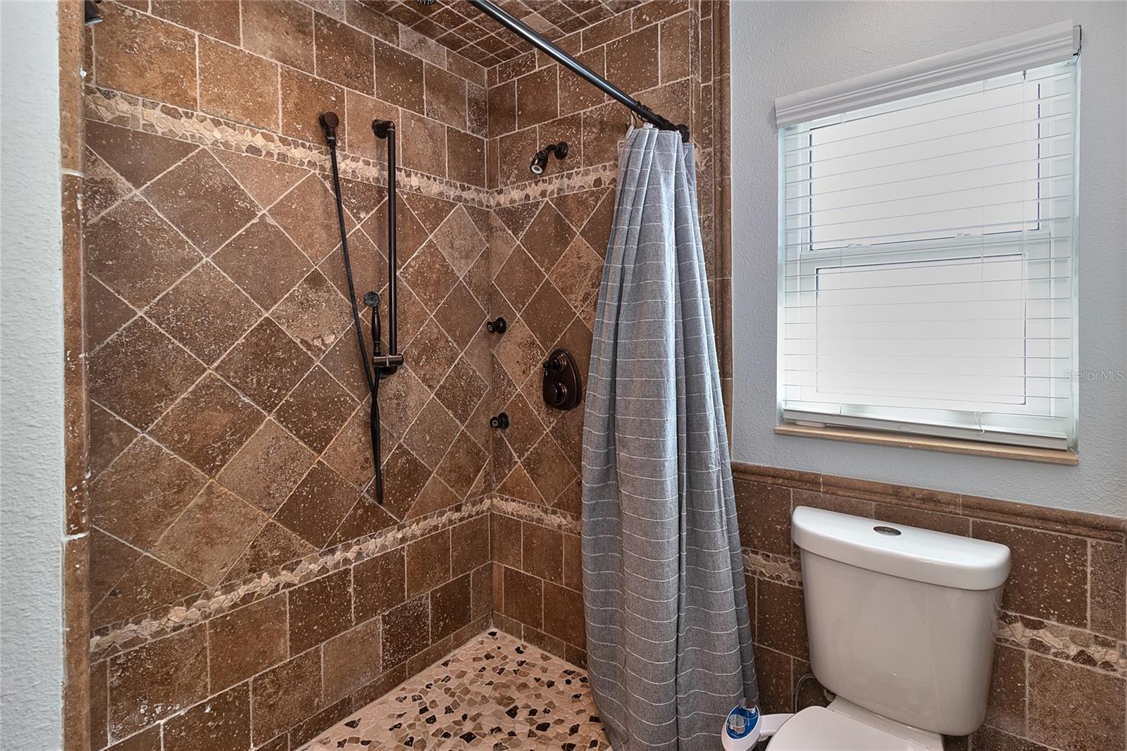 FAIRWAY ESTATES 6TH ADD - Residential