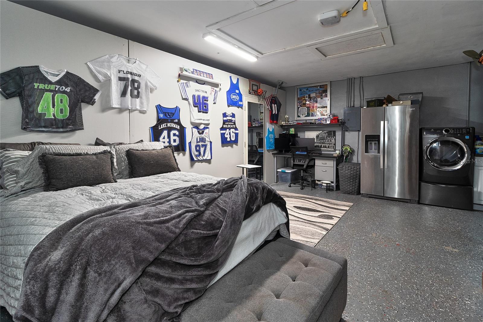 FAIRWAY ESTATES 6TH ADD - Residential