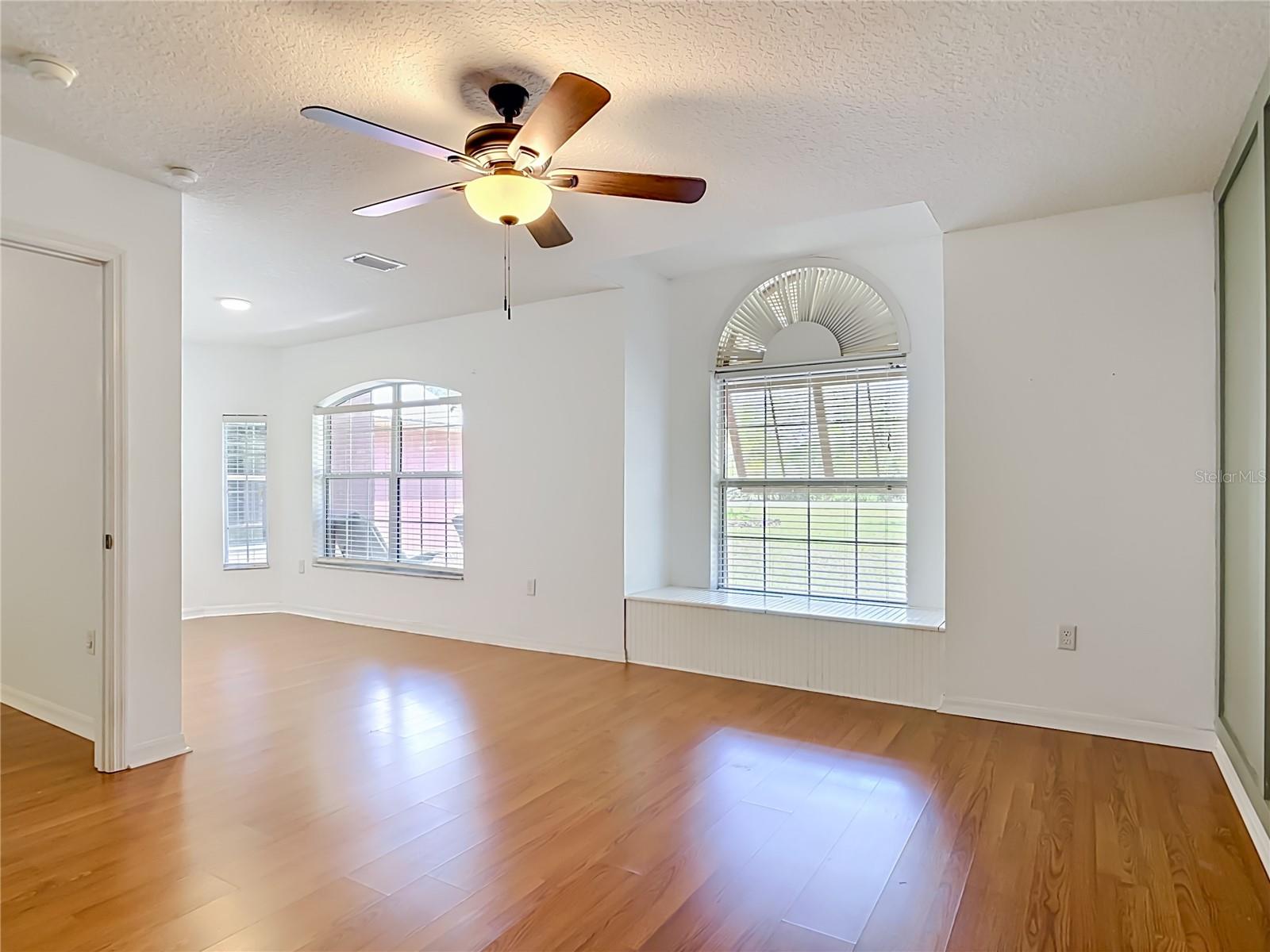 ROYAL TRAILS UNIT 01 - Residential