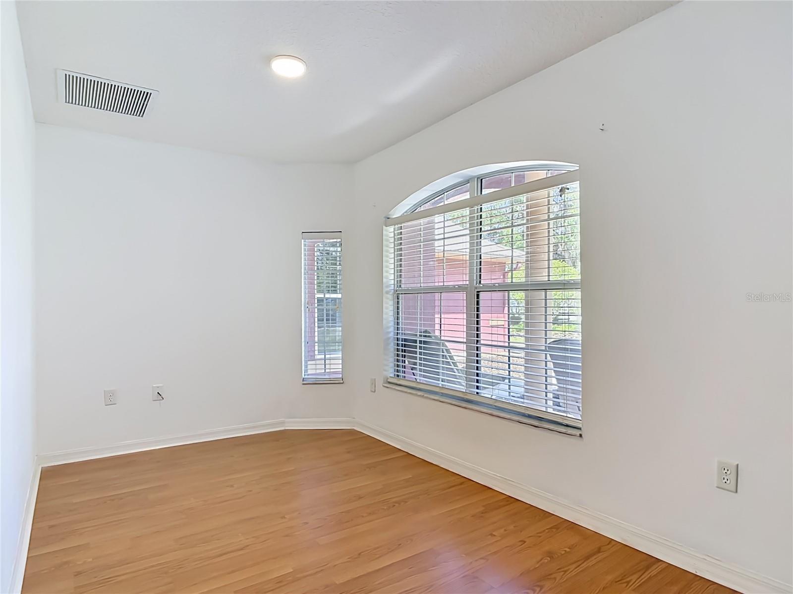 ROYAL TRAILS UNIT 01 - Residential