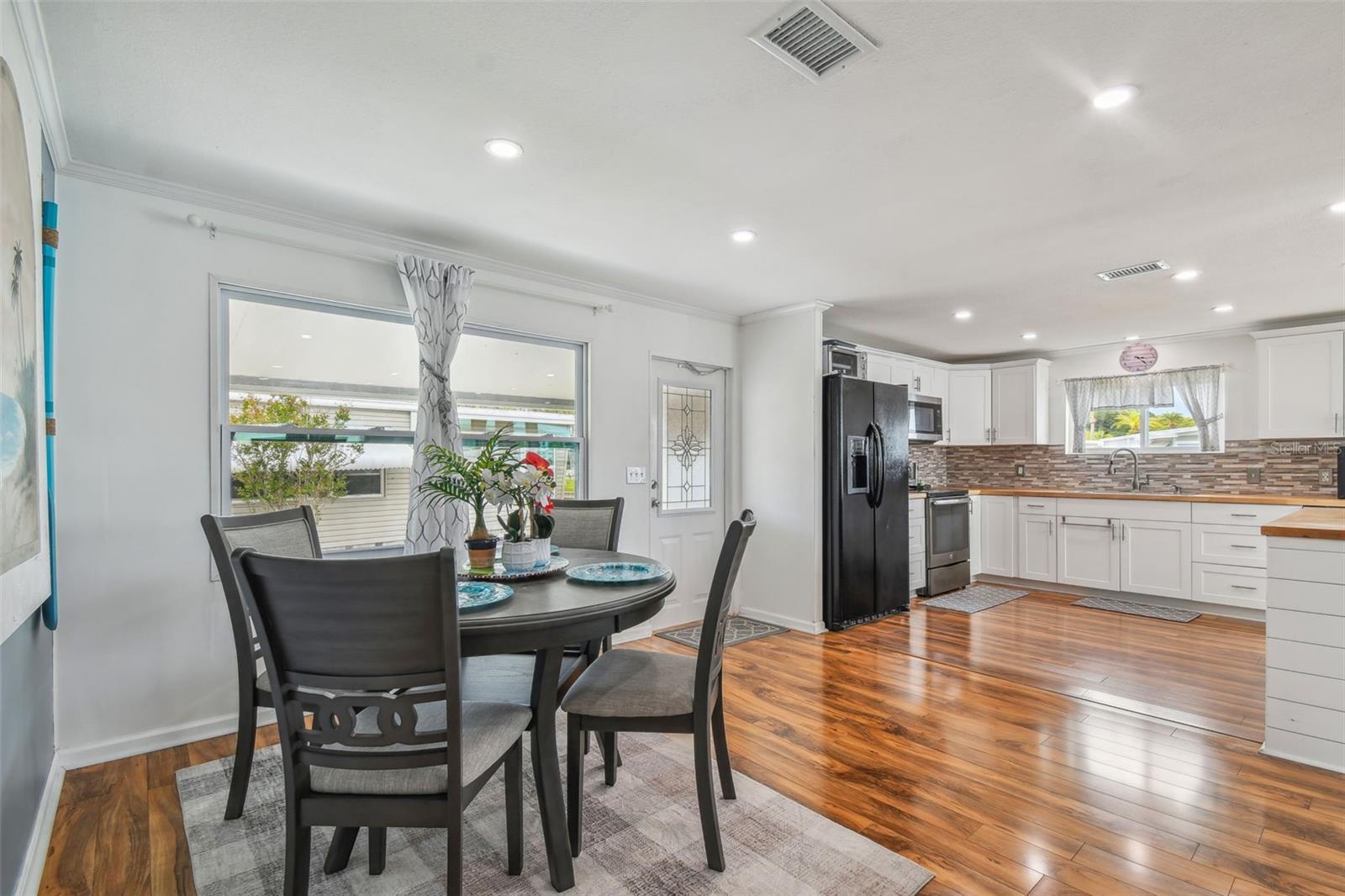 HOLIDAY SHORES MOBILE PARK UNREC - Residential