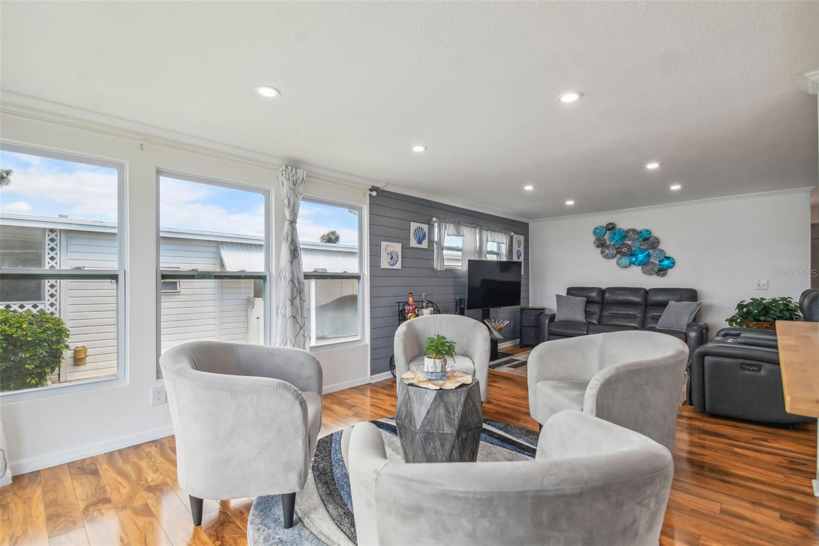 HOLIDAY SHORES MOBILE PARK UNREC - Residential