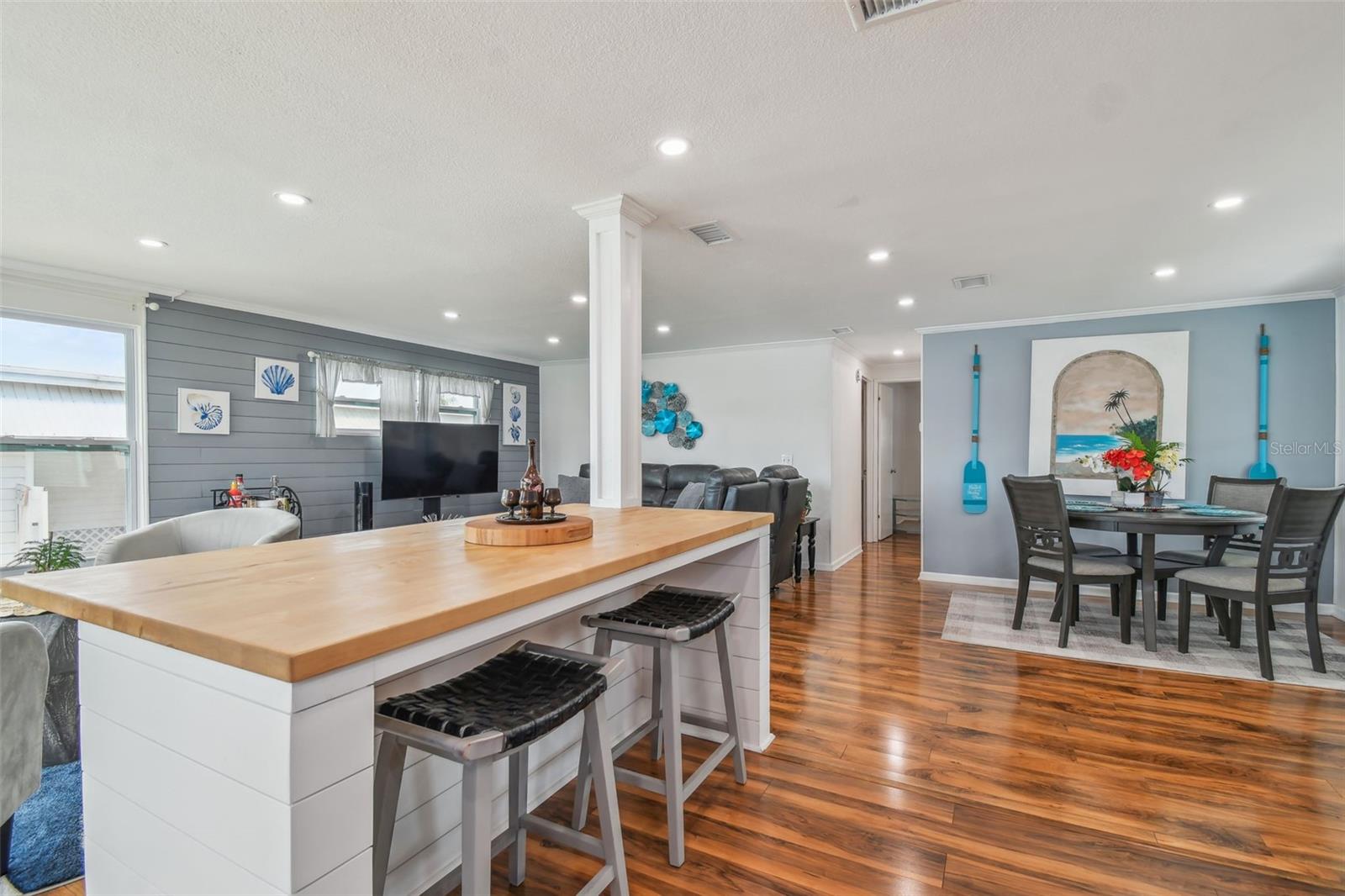 HOLIDAY SHORES MOBILE PARK UNREC - Residential