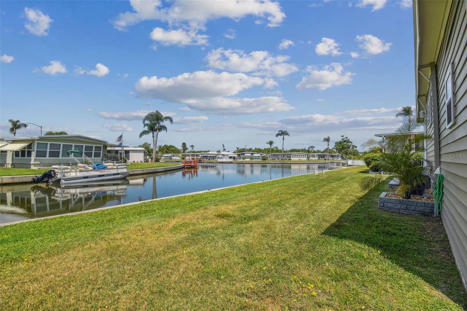 HOLIDAY SHORES MOBILE PARK UNREC - Residential