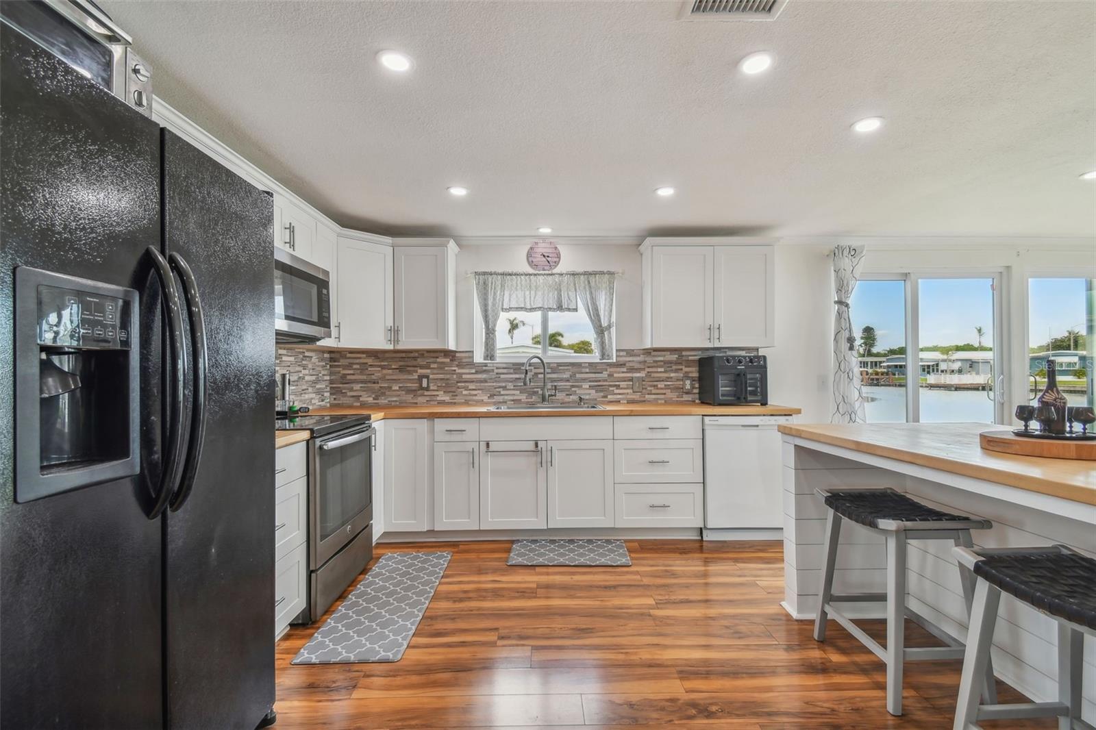 HOLIDAY SHORES MOBILE PARK UNREC - Residential