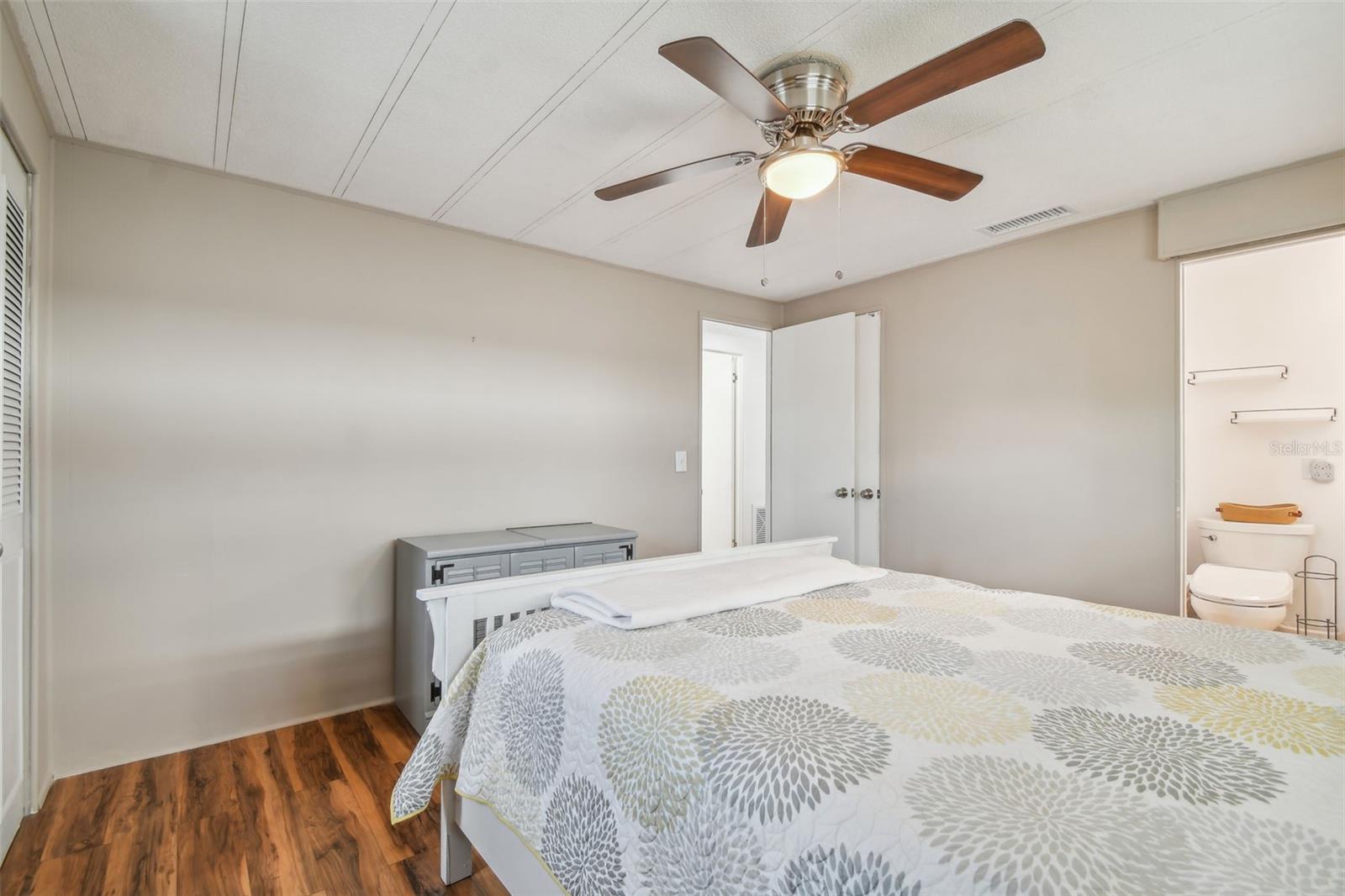 HOLIDAY SHORES MOBILE PARK UNREC - Residential