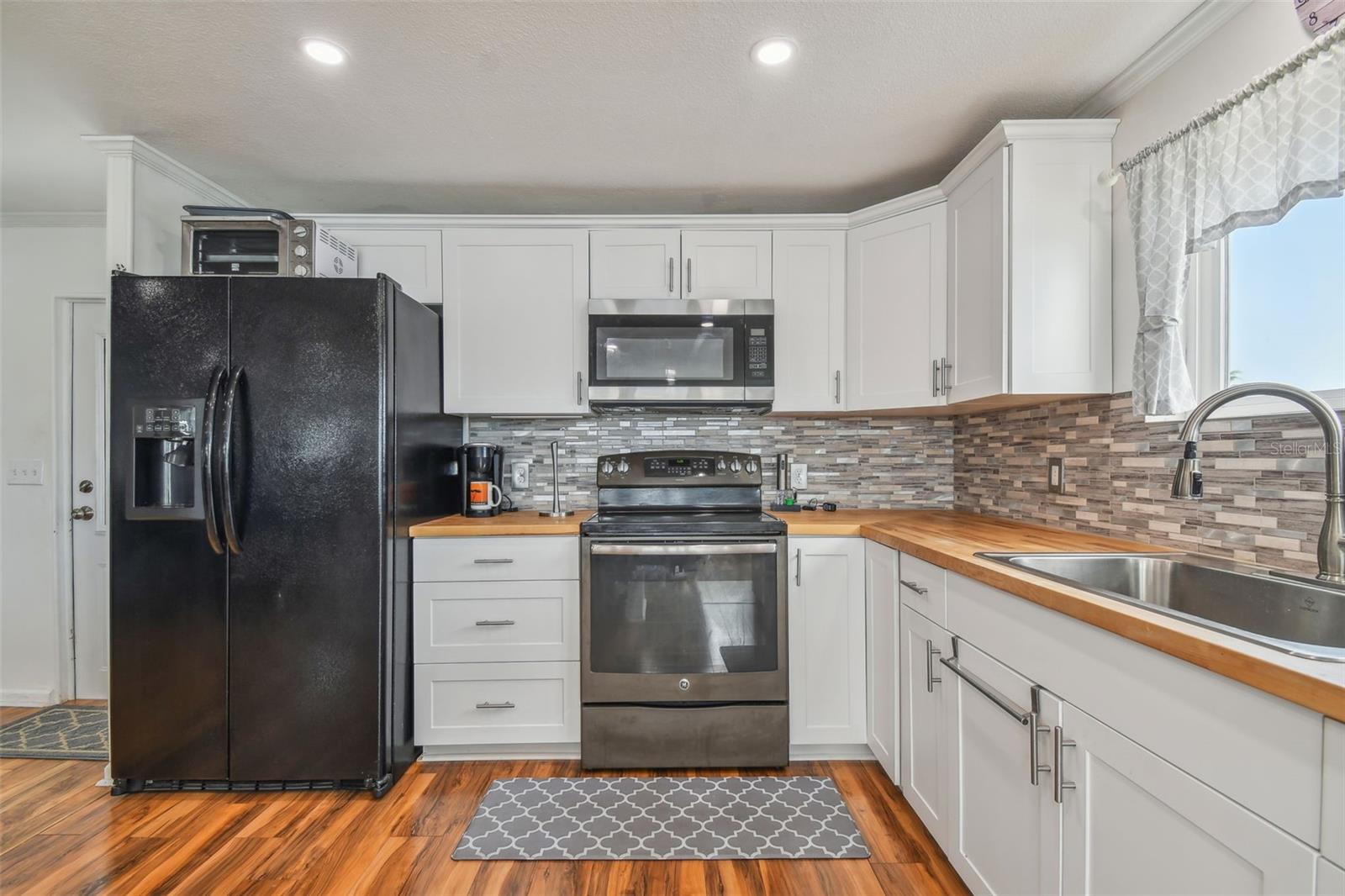 HOLIDAY SHORES MOBILE PARK UNREC - Residential