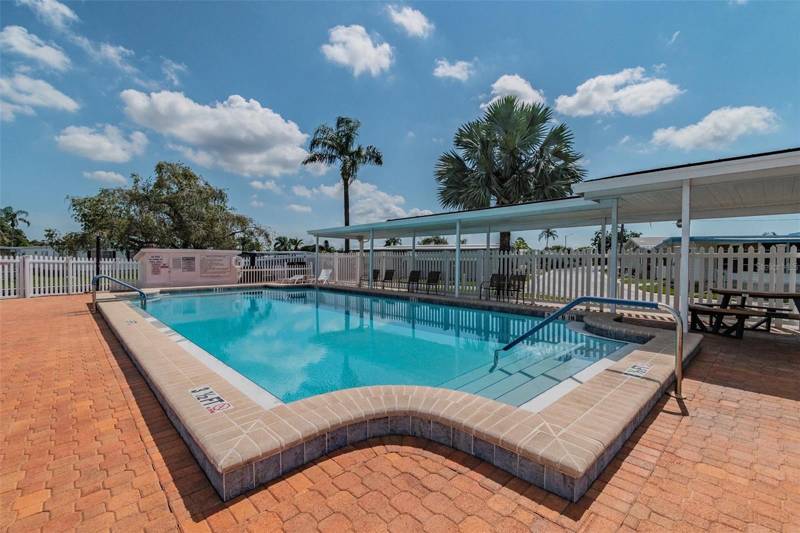 HOLIDAY SHORES MOBILE PARK UNREC - Residential