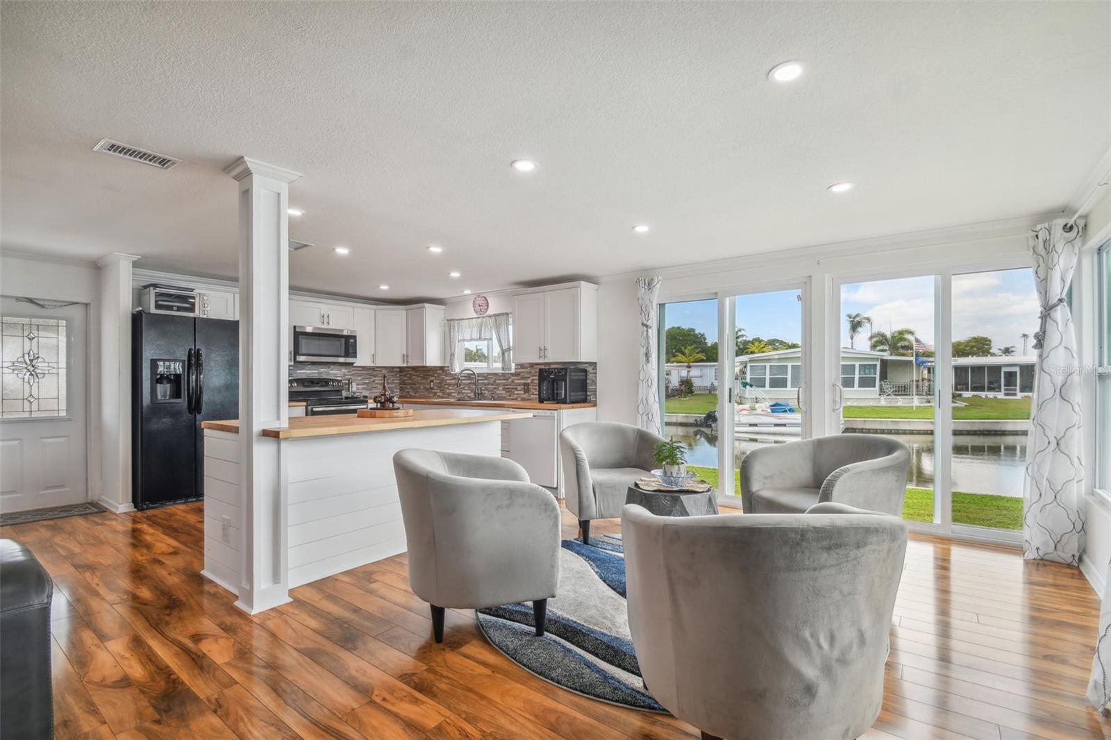 HOLIDAY SHORES MOBILE PARK UNREC - Residential