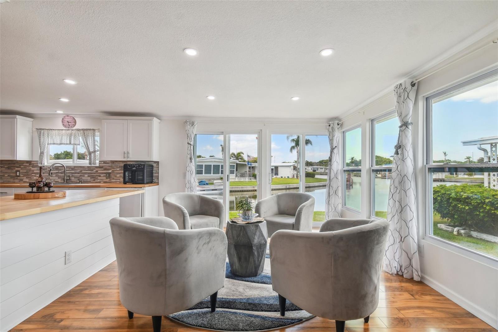 HOLIDAY SHORES MOBILE PARK UNREC - Residential