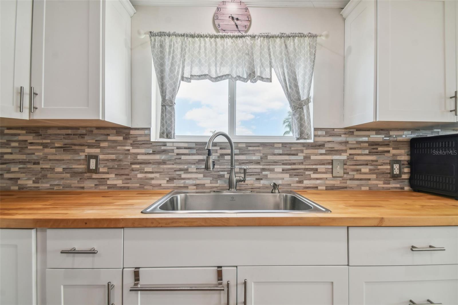 HOLIDAY SHORES MOBILE PARK UNREC - Residential