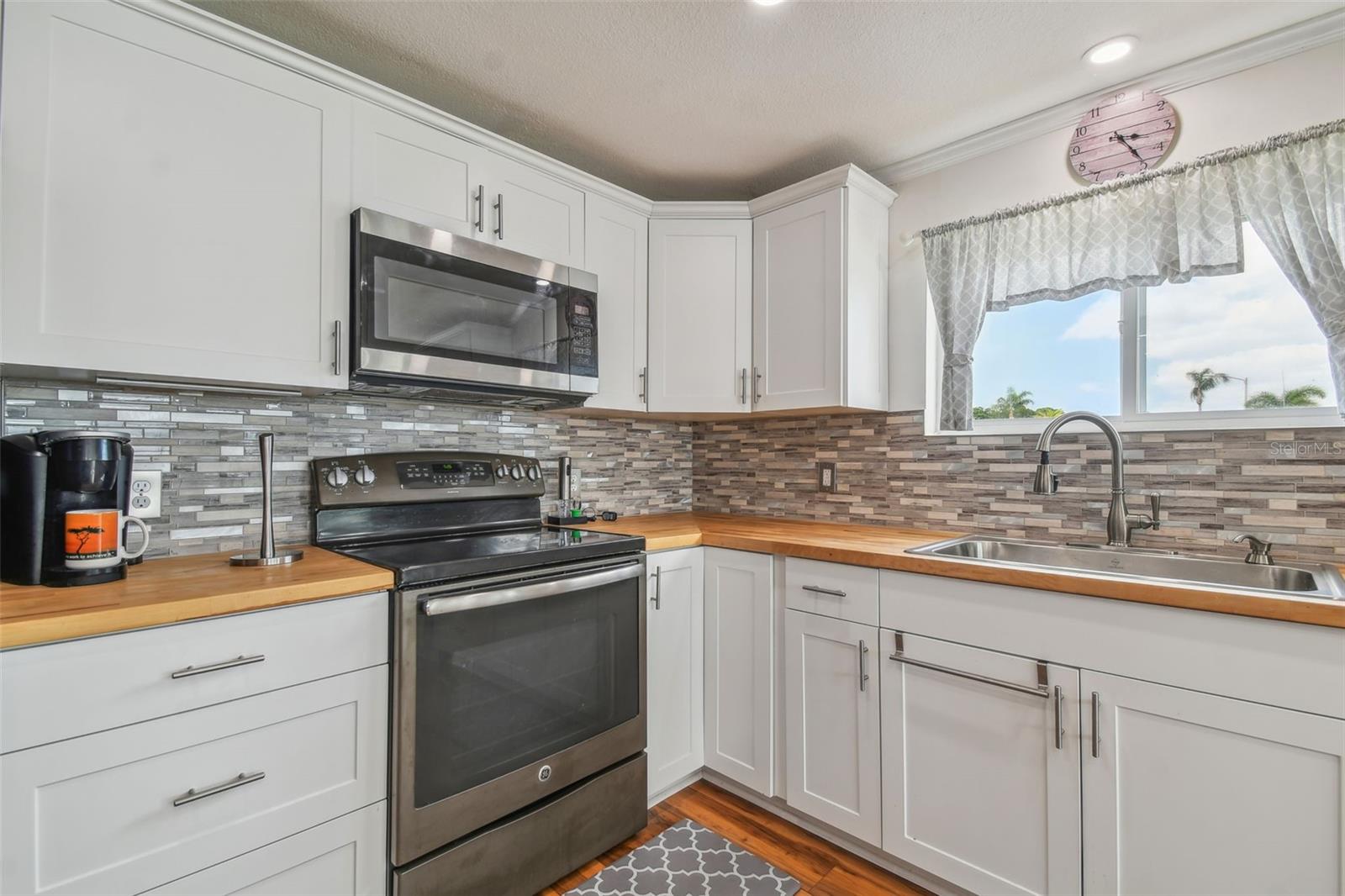 HOLIDAY SHORES MOBILE PARK UNREC - Residential