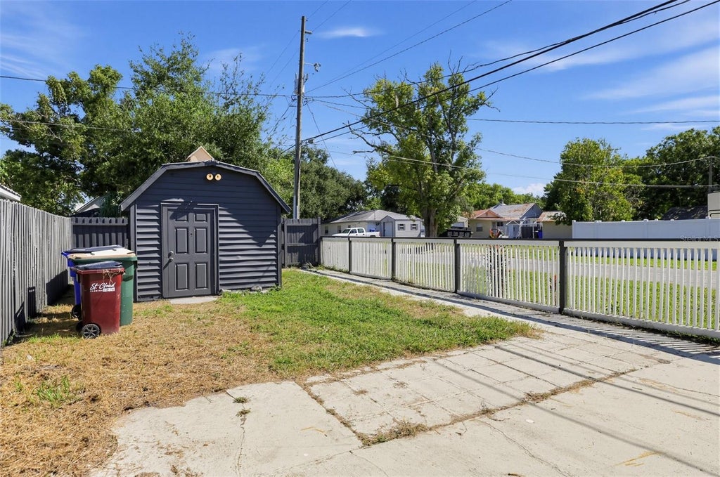 Photo of 1423 Massachusetts Avenue, Saint Cloud, FL 34769 (MLS # O6453065)