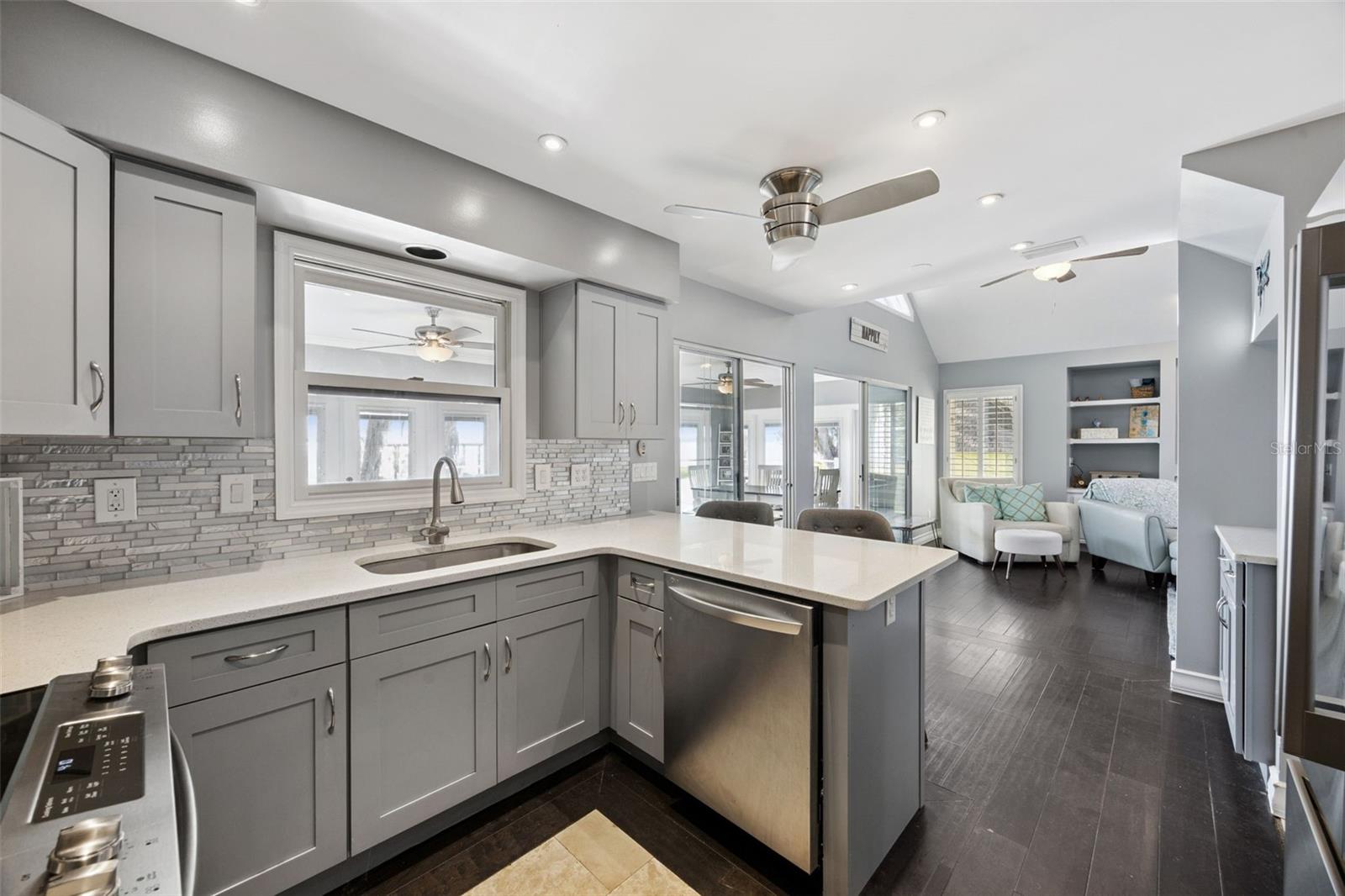 LANCASTER BEACH - Residential