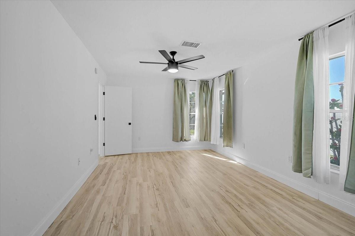 VILLAGE GREEN OF BRADENTON - Residential