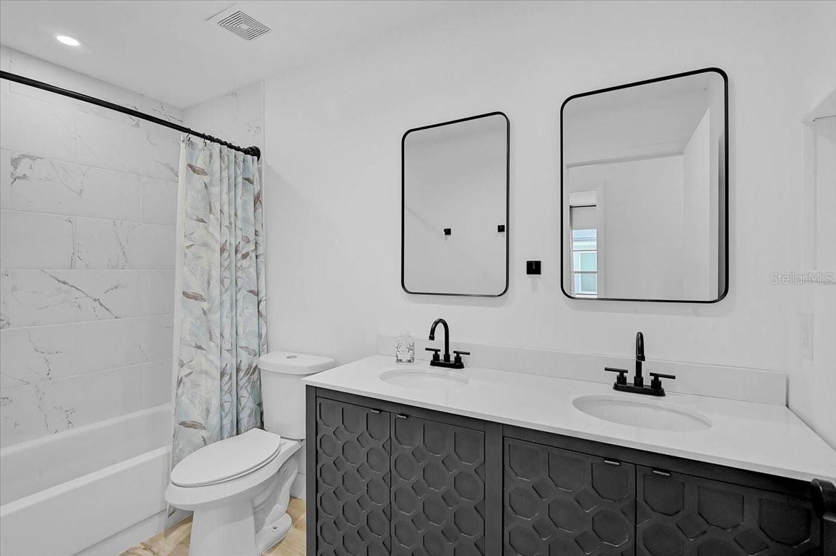 VILLAGE GREEN OF BRADENTON - Residential