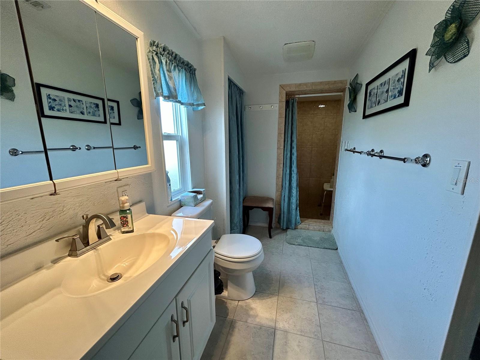 TWIN FOUNTAINS INC A COND MHP CB 3 PG 33 - Residential Lease