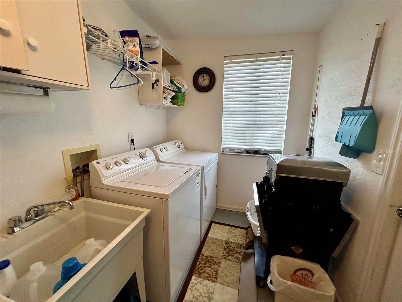 TWIN FOUNTAINS INC A COND MHP CB 3 PG 33 - Residential Lease