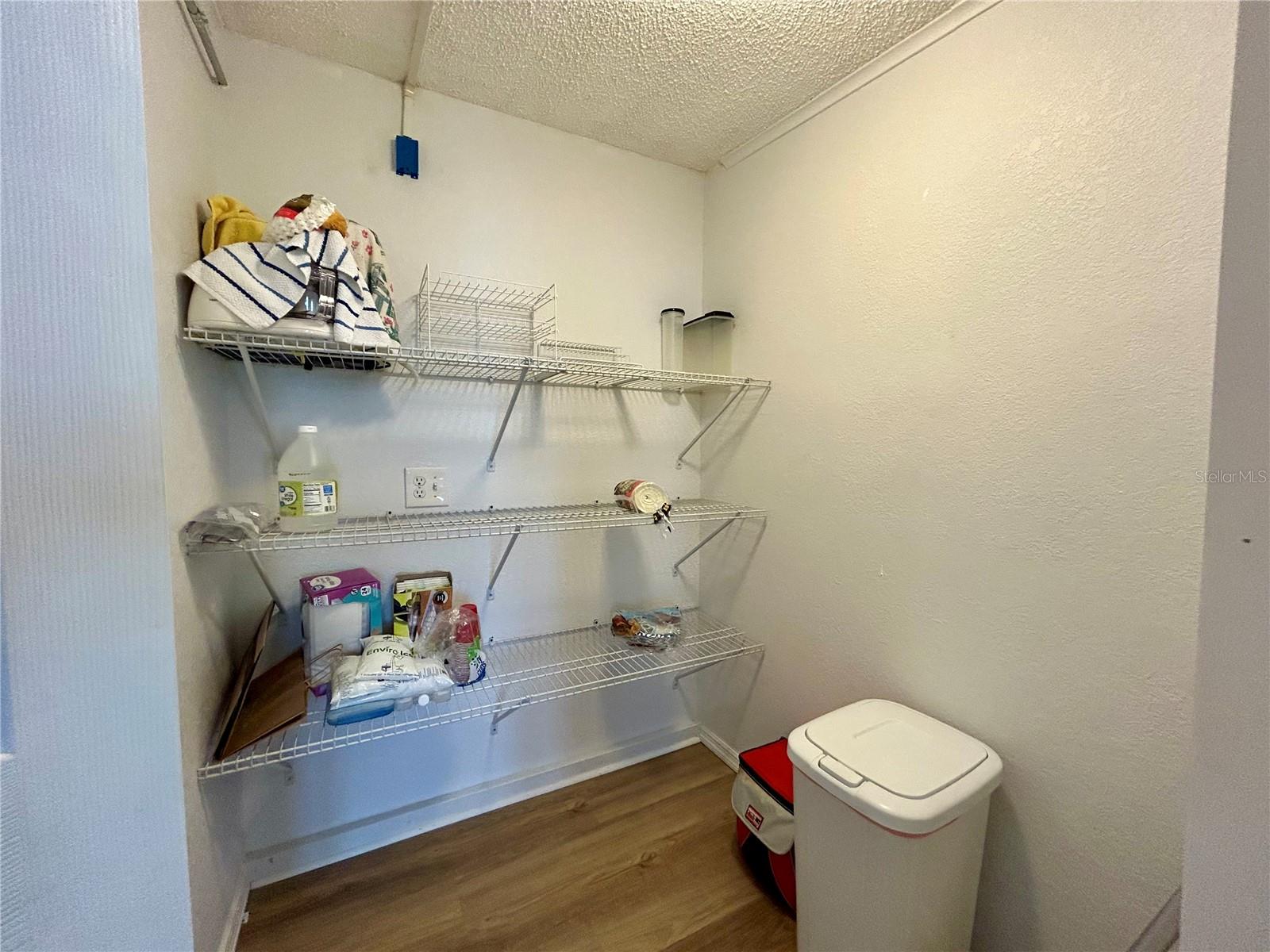 TWIN FOUNTAINS INC A COND MHP CB 3 PG 33 - Residential Lease