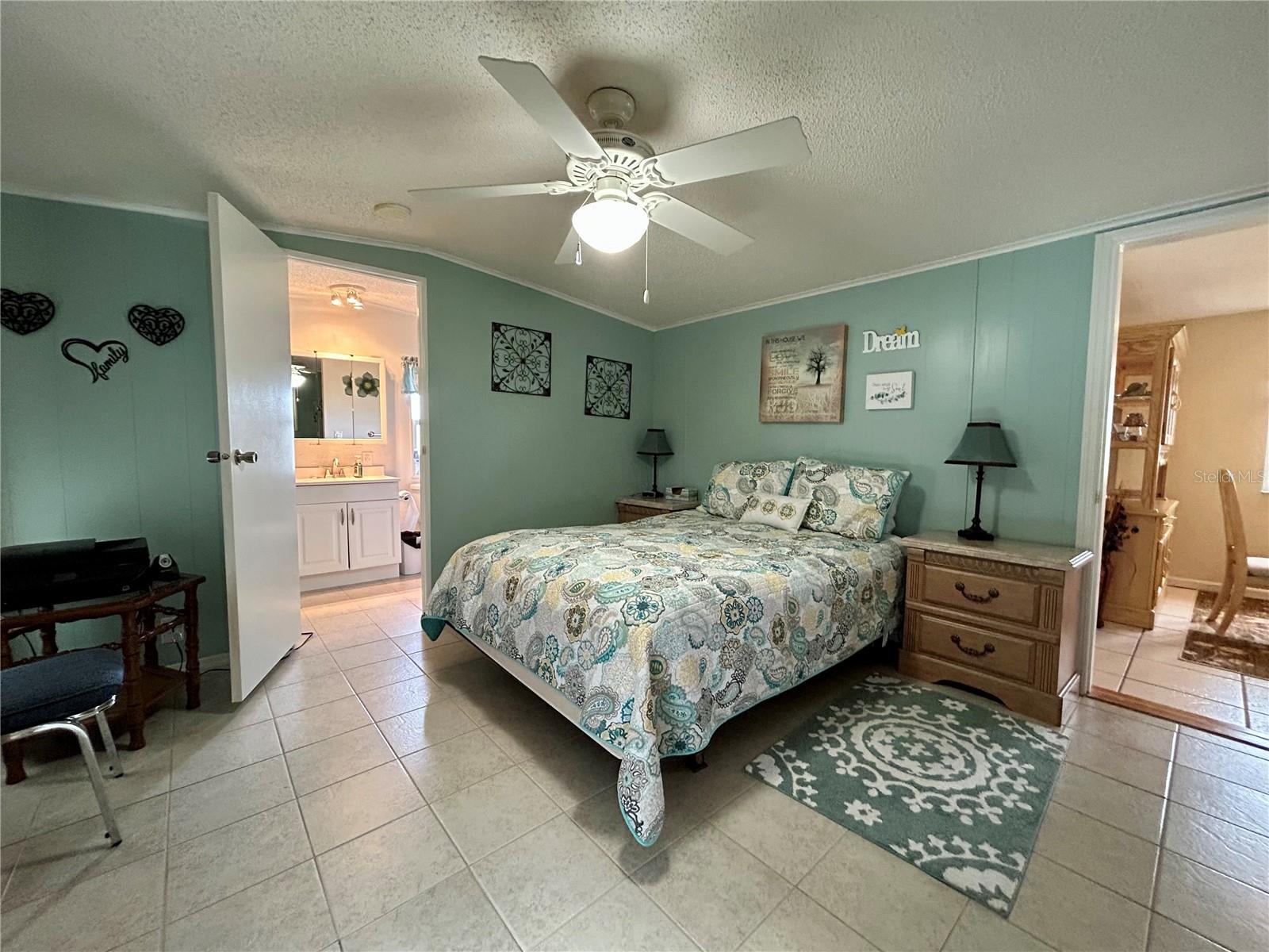 TWIN FOUNTAINS INC A COND MHP CB 3 PG 33 - Residential Lease