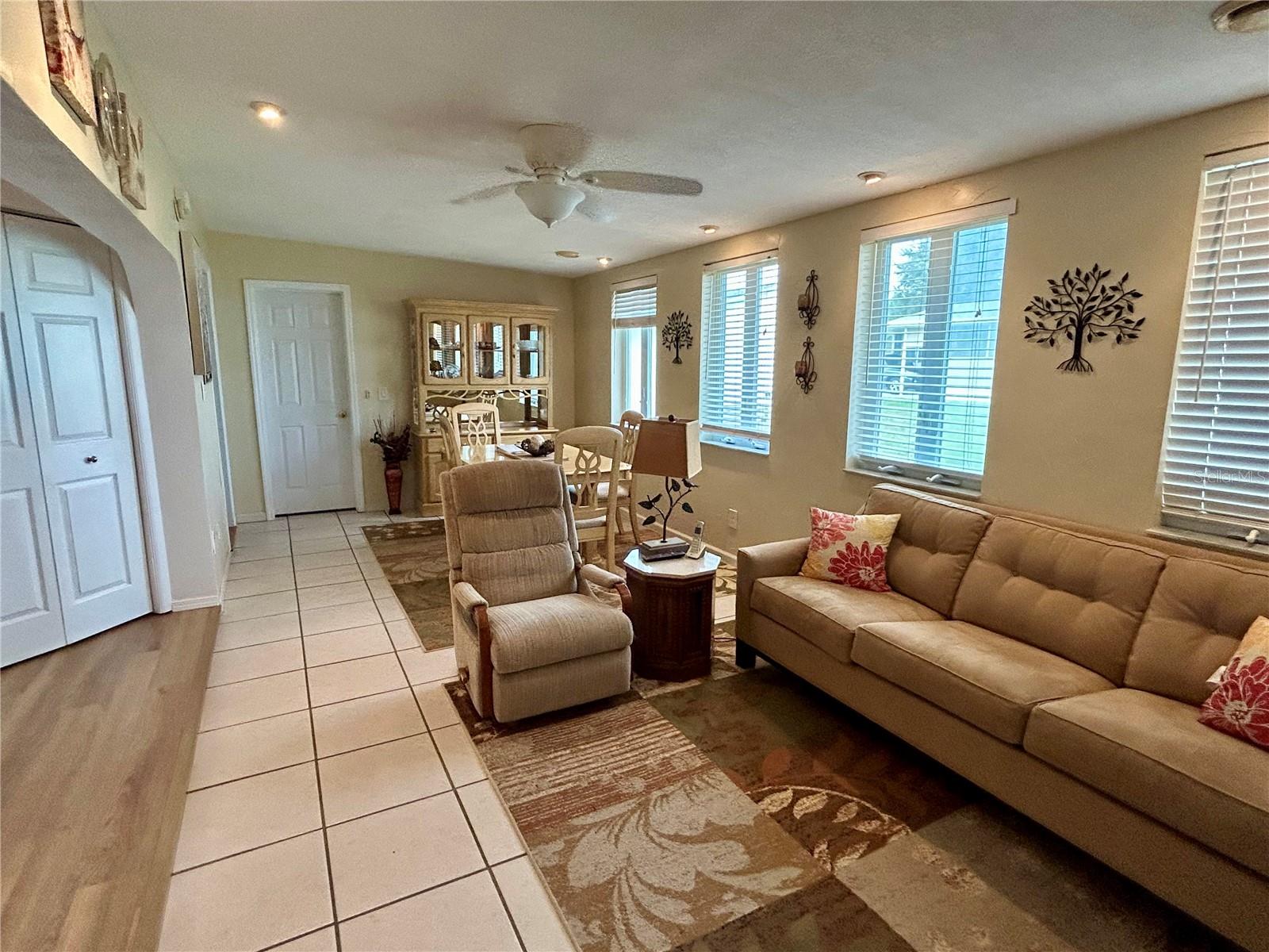 TWIN FOUNTAINS INC A COND MHP CB 3 PG 33 - Residential Lease
