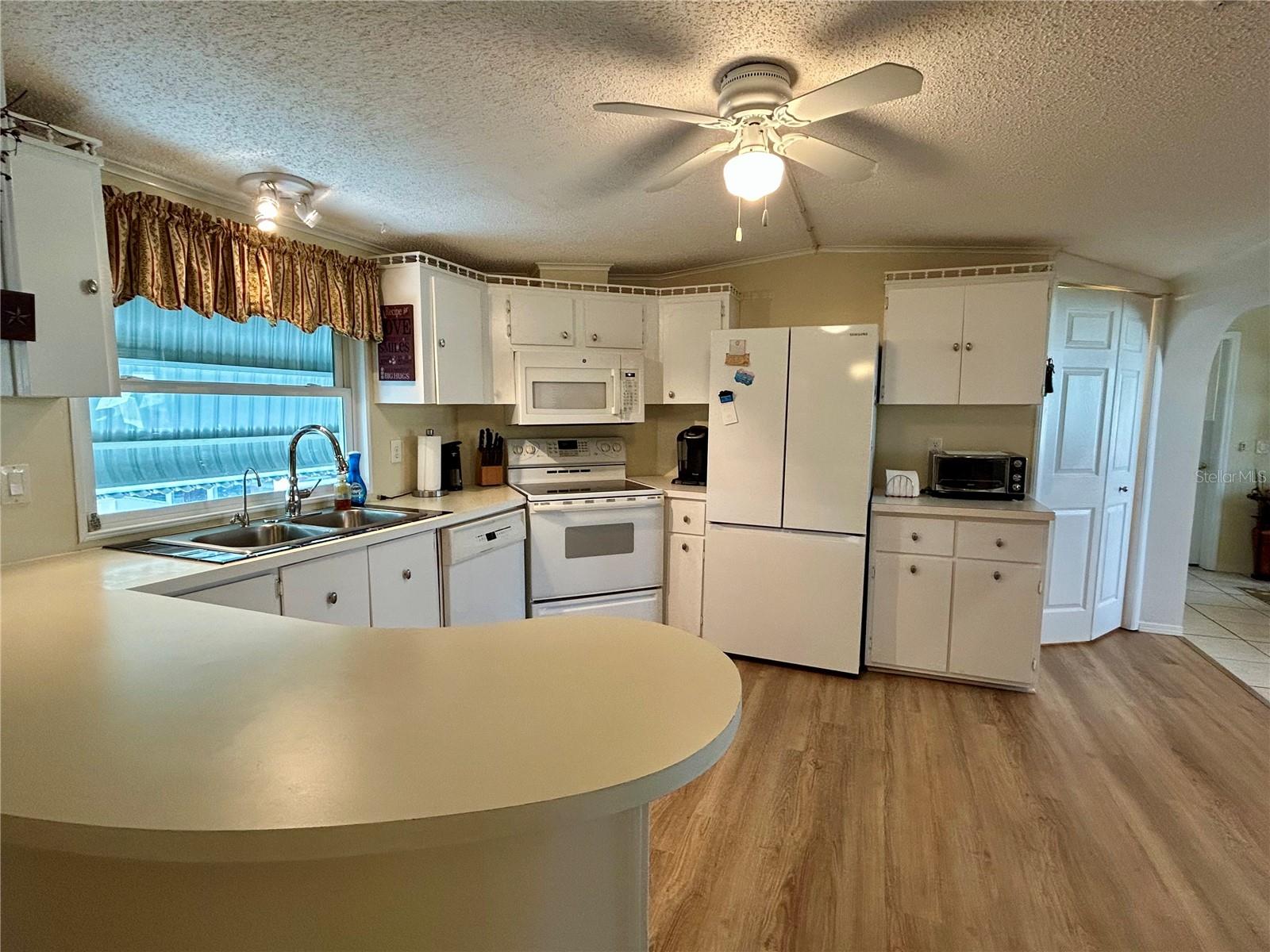 TWIN FOUNTAINS INC A COND MHP CB 3 PG 33 - Residential Lease
