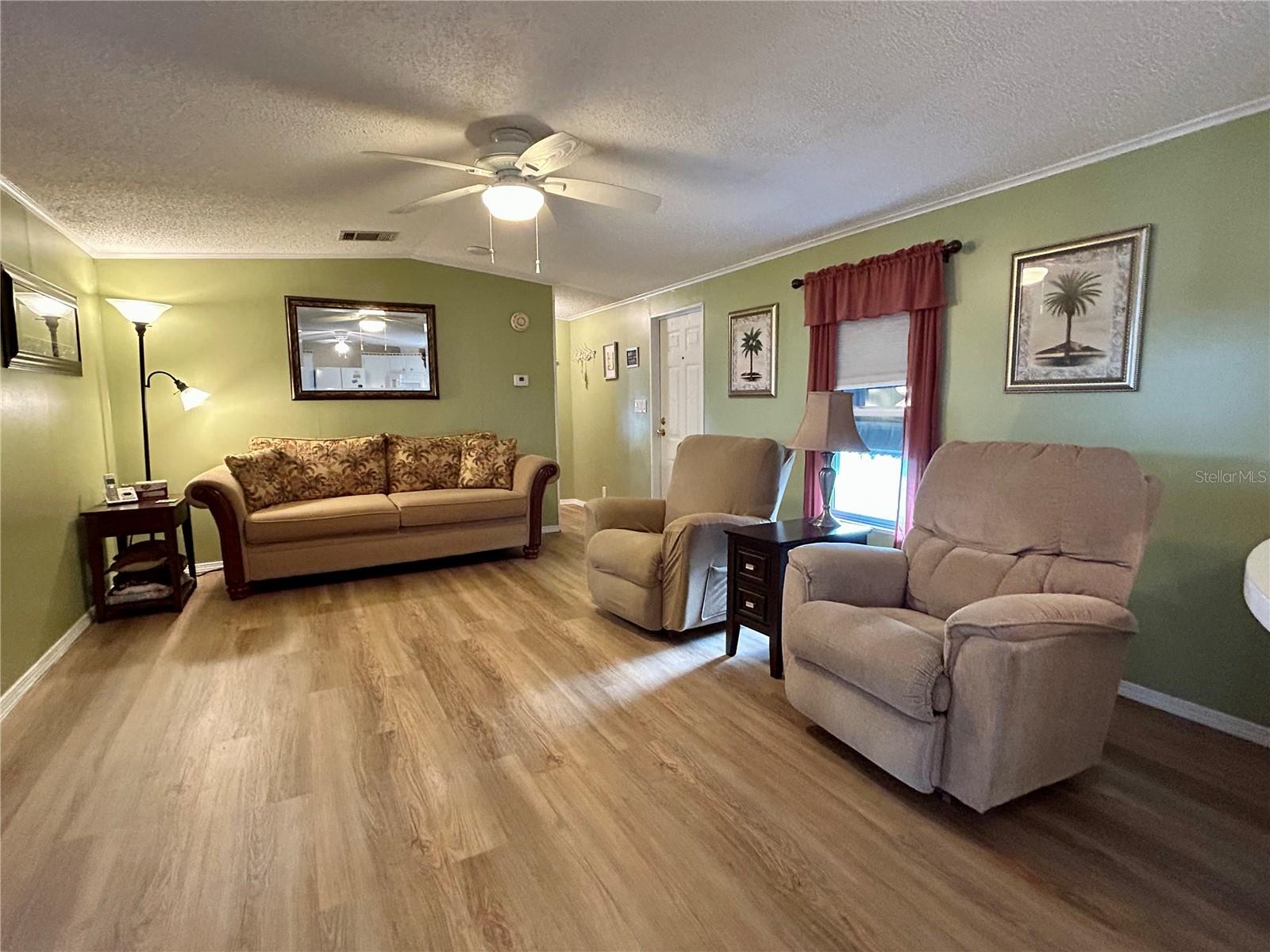 TWIN FOUNTAINS INC A COND MHP CB 3 PG 33 - Residential Lease