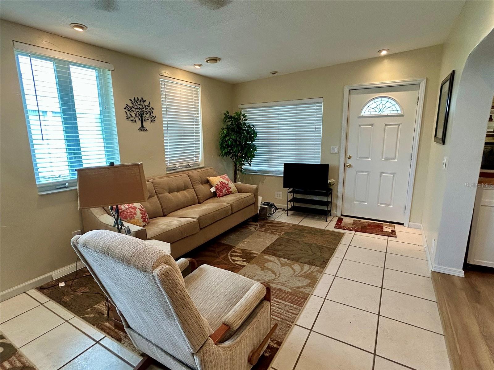 TWIN FOUNTAINS INC A COND MHP CB 3 PG 33 - Residential Lease