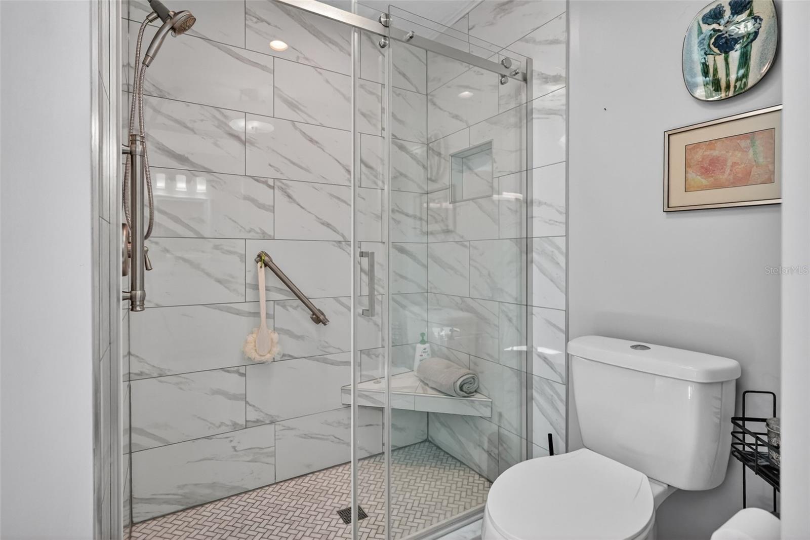 HAMPTON HILLS - Residential