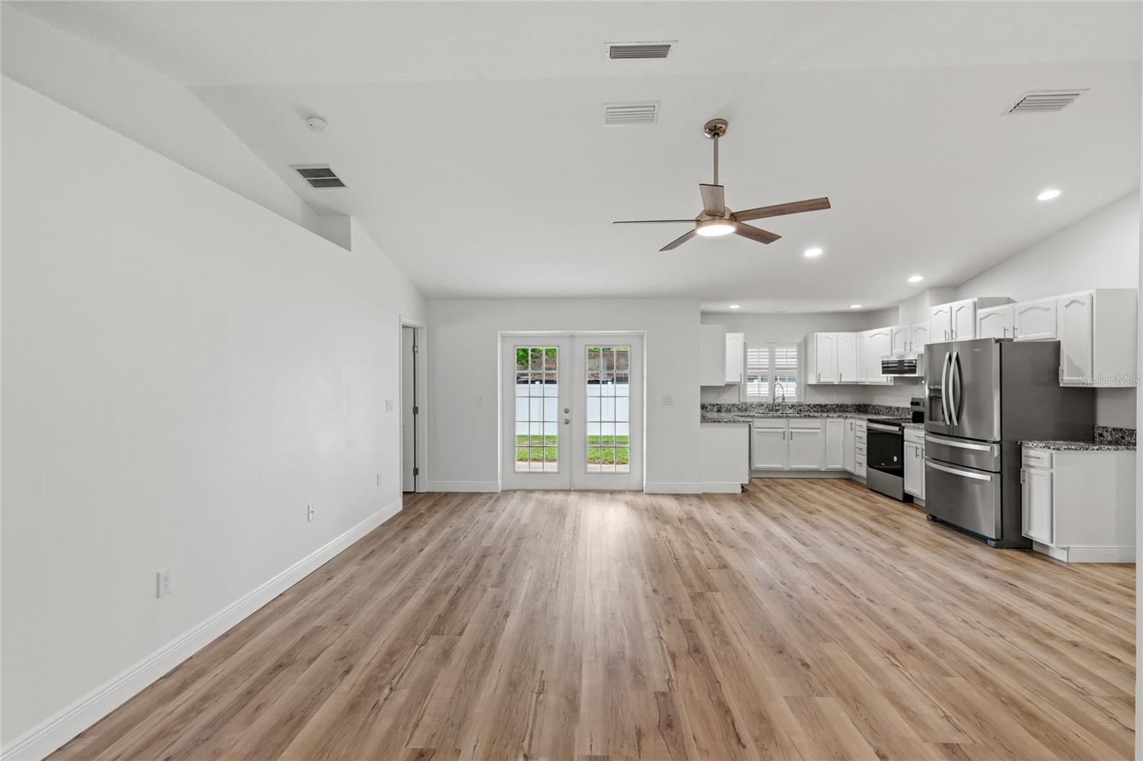 810 RIDGE AVENUE