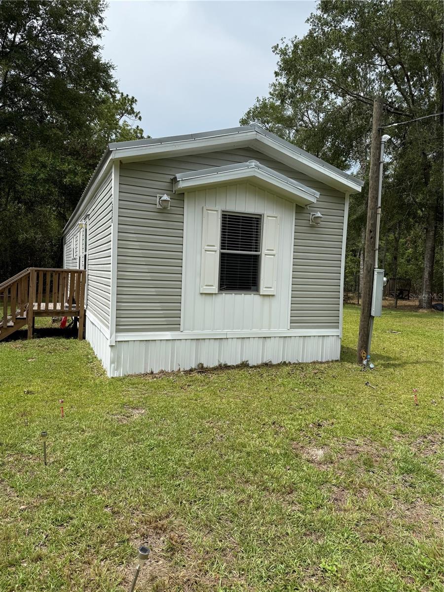 MOTIVATED SELLER.. READY TO GET AWAY FROM THE BIG CITY, NEED A HUNT CAMP. WINTER RETREAT, FIRST TIME HOME OWNER, RETIREMENT. A COZY 2/1 MOBILE NESSLED ON A 1/2 ACRE, ROOF 2016, A/C 2016, WASHER AND DRYER STAY. CLOSE TO SUWANNE RIVER, ICHETUCKNEE SPRINGS, AND OTHER SPRINGS. ONLY MINUTES AWAY FROM BRANFORD, ALSO 20 MINUTES TO LAKE CITY. HOME OFFERS PRIVACY FROM THE BIG CITY LIFE. WELL-KEPT, COMPLETLY FENCED. MUST SEE TO APPRECIATE