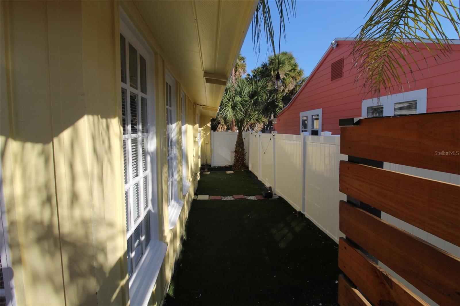 SIESTA - Residential Lease