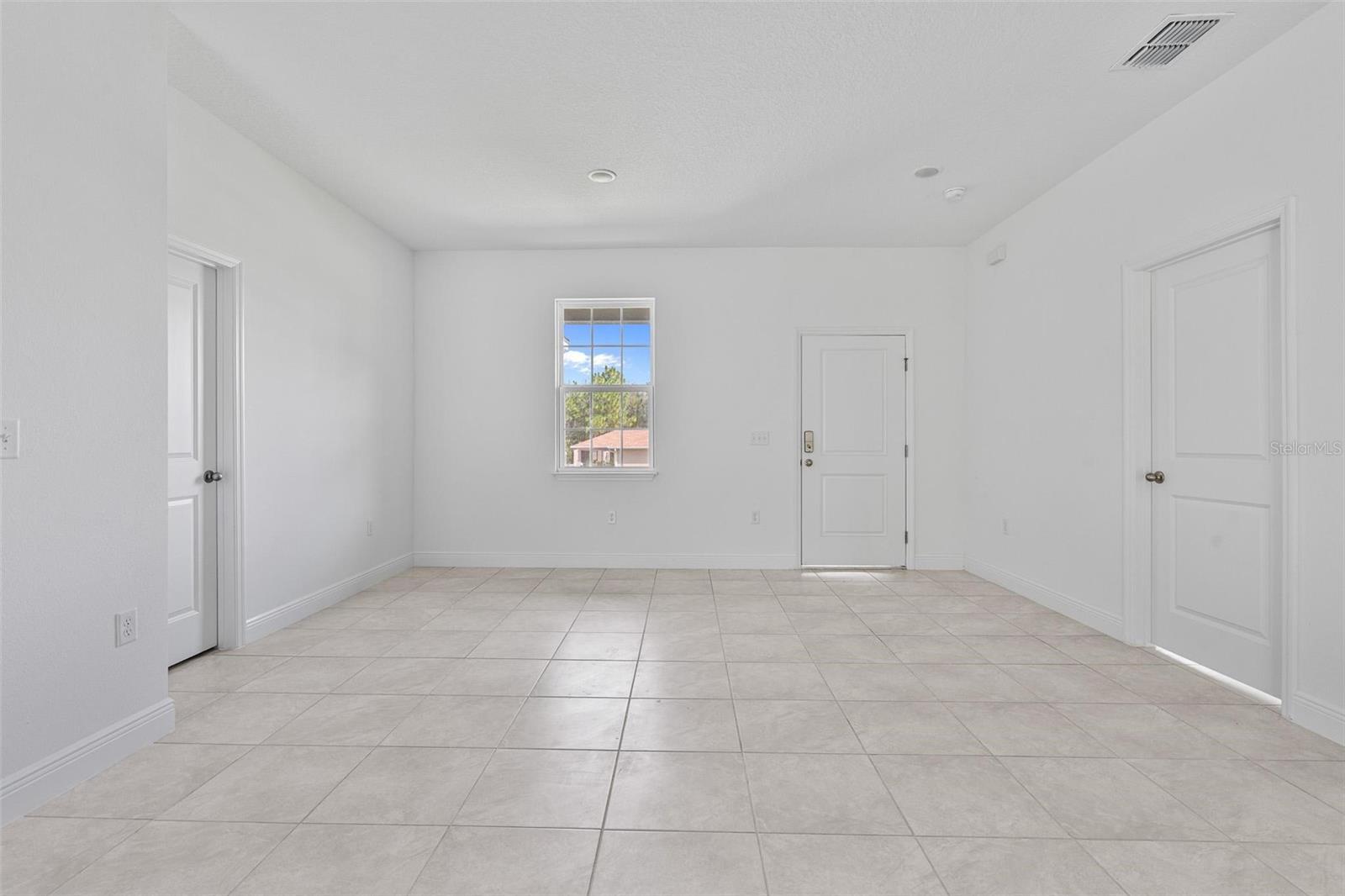2701 W TRACY COURT