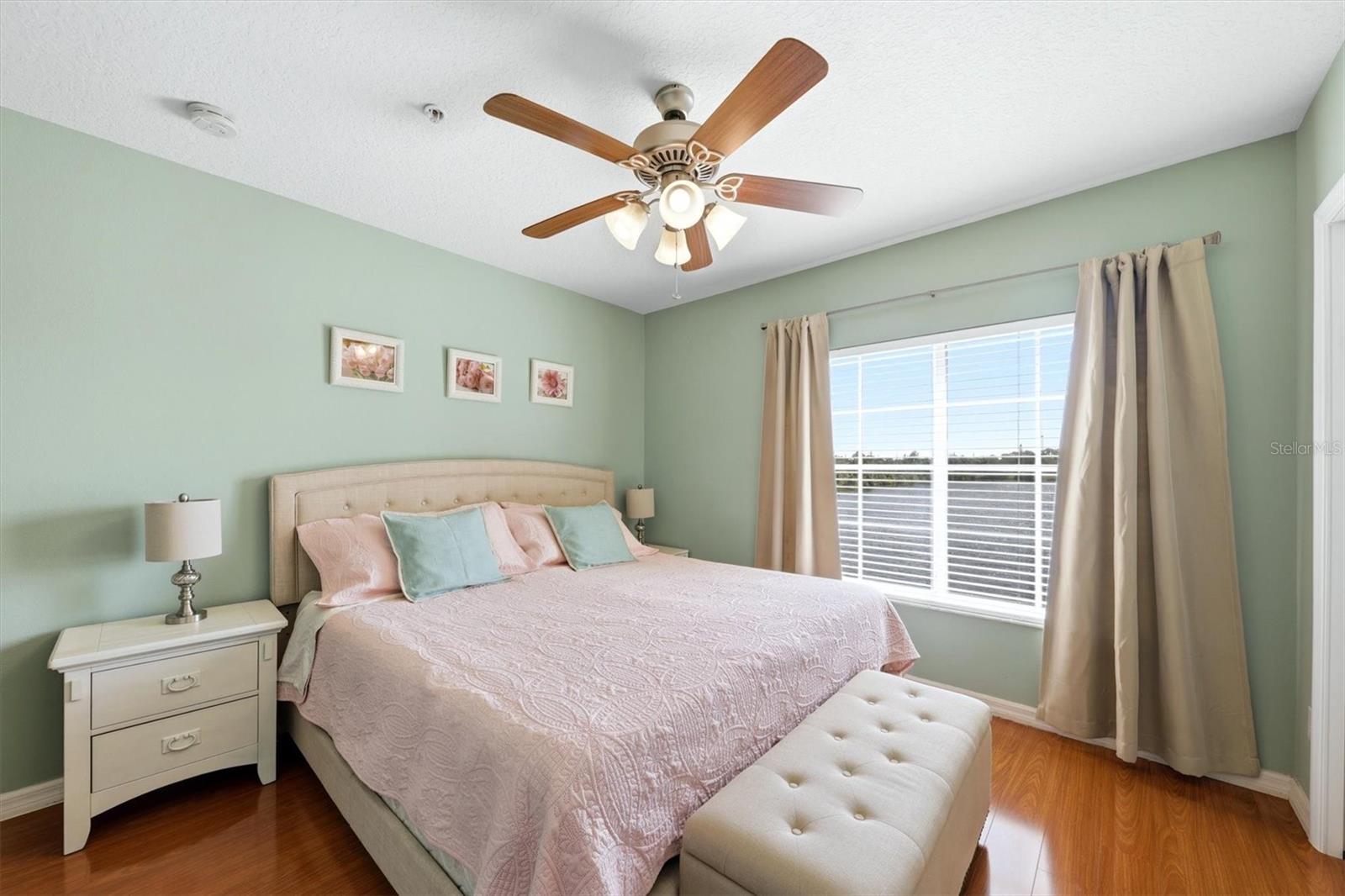 LAKESIDE VILLAGE TOWNHOME - Residential