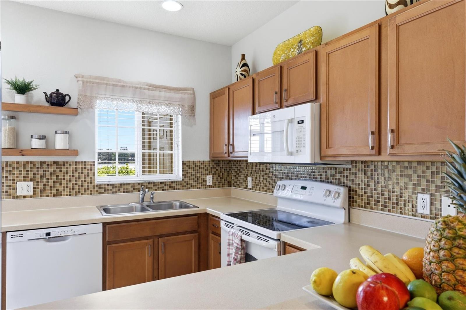 LAKESIDE VILLAGE TOWNHOME - Residential