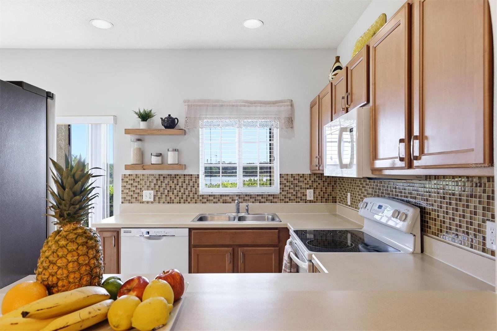 LAKESIDE VILLAGE TOWNHOME - Residential