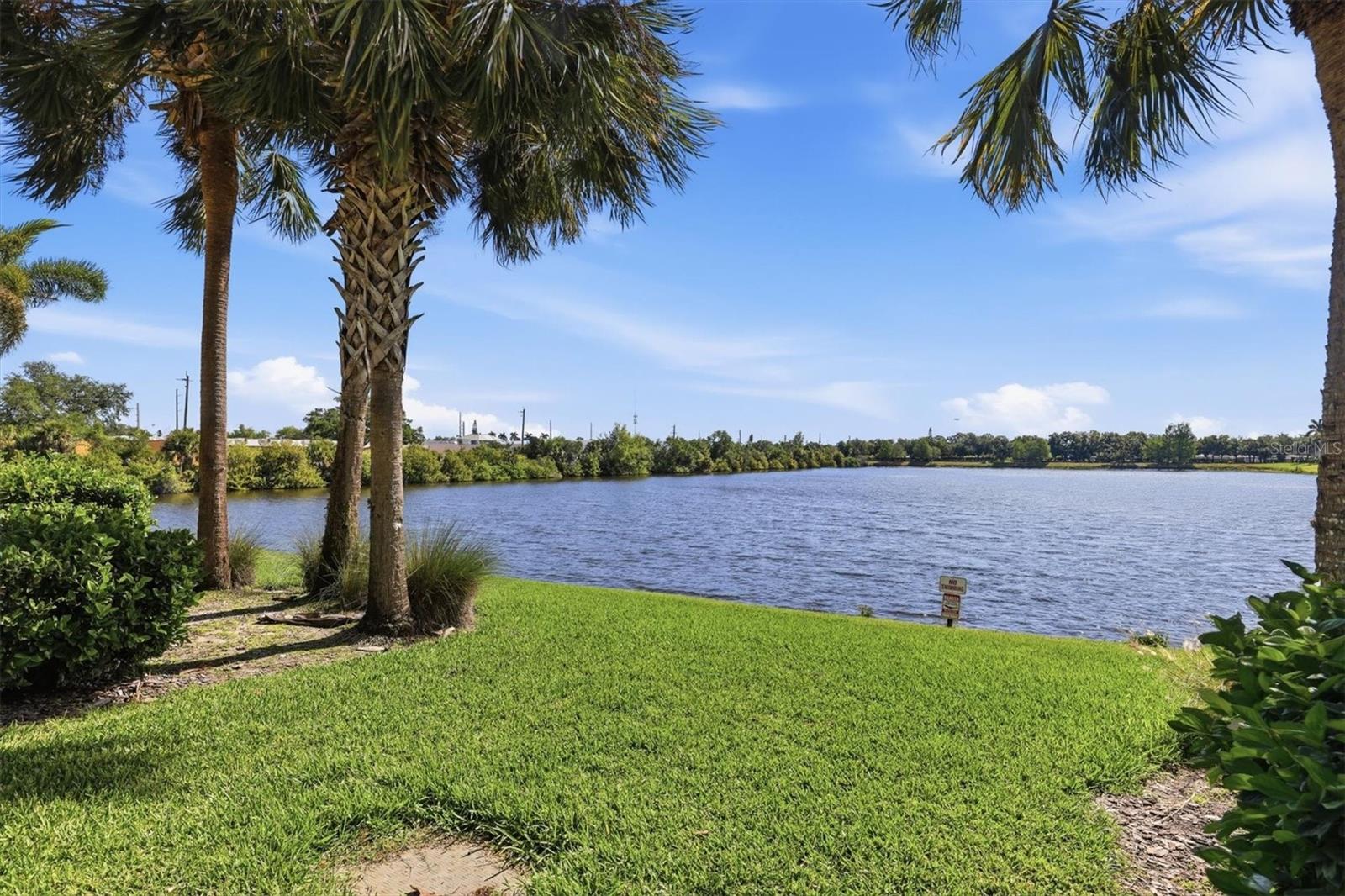 LAKESIDE VILLAGE TOWNHOME - Residential