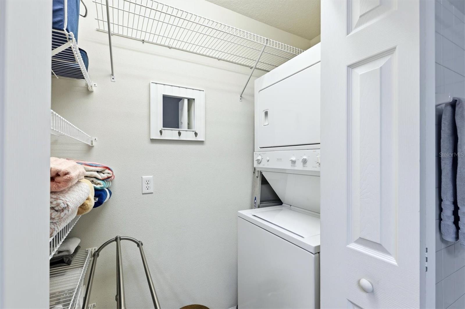 LAKESIDE VILLAGE TOWNHOME - Residential