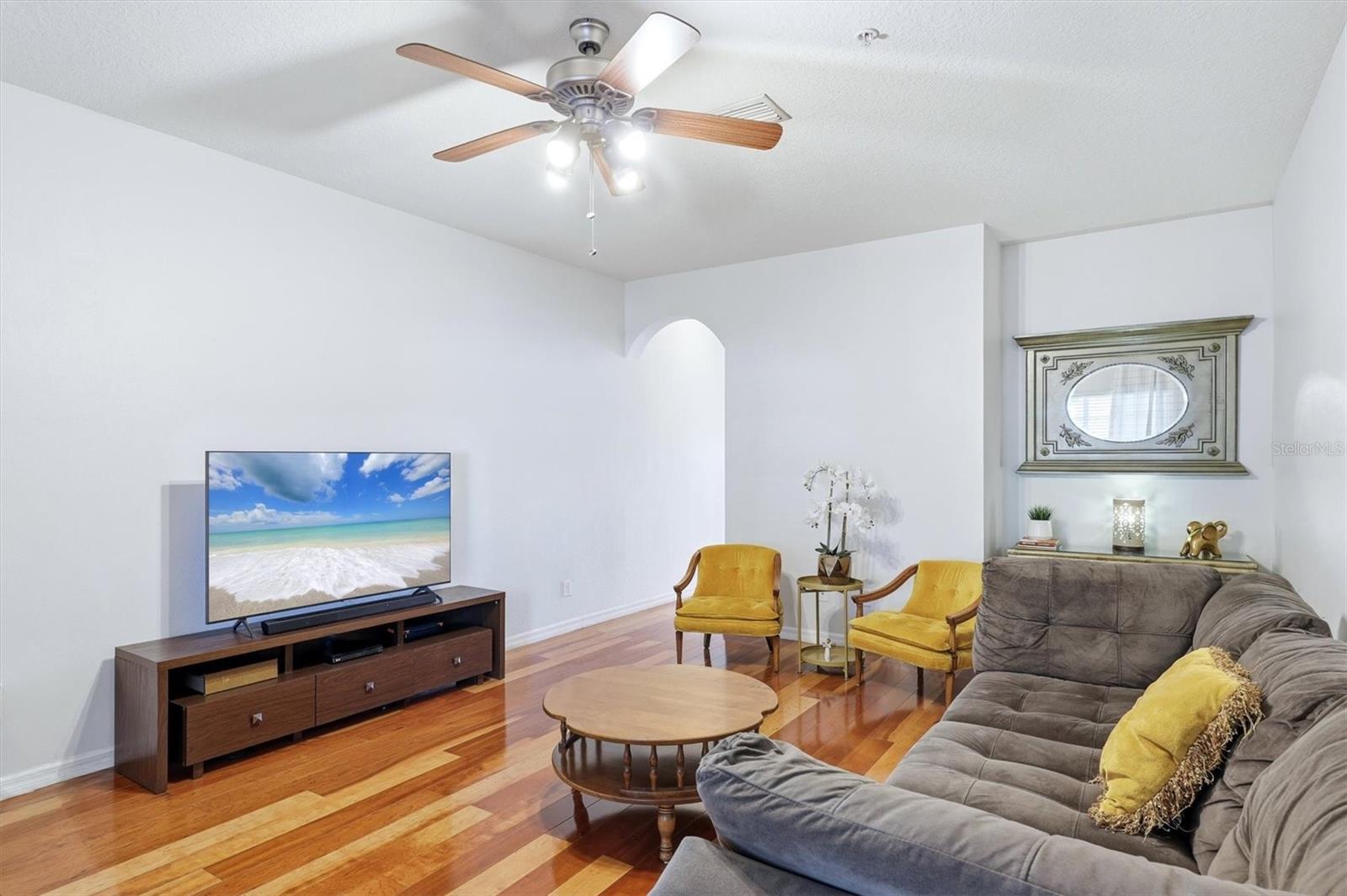 LAKESIDE VILLAGE TOWNHOME - Residential