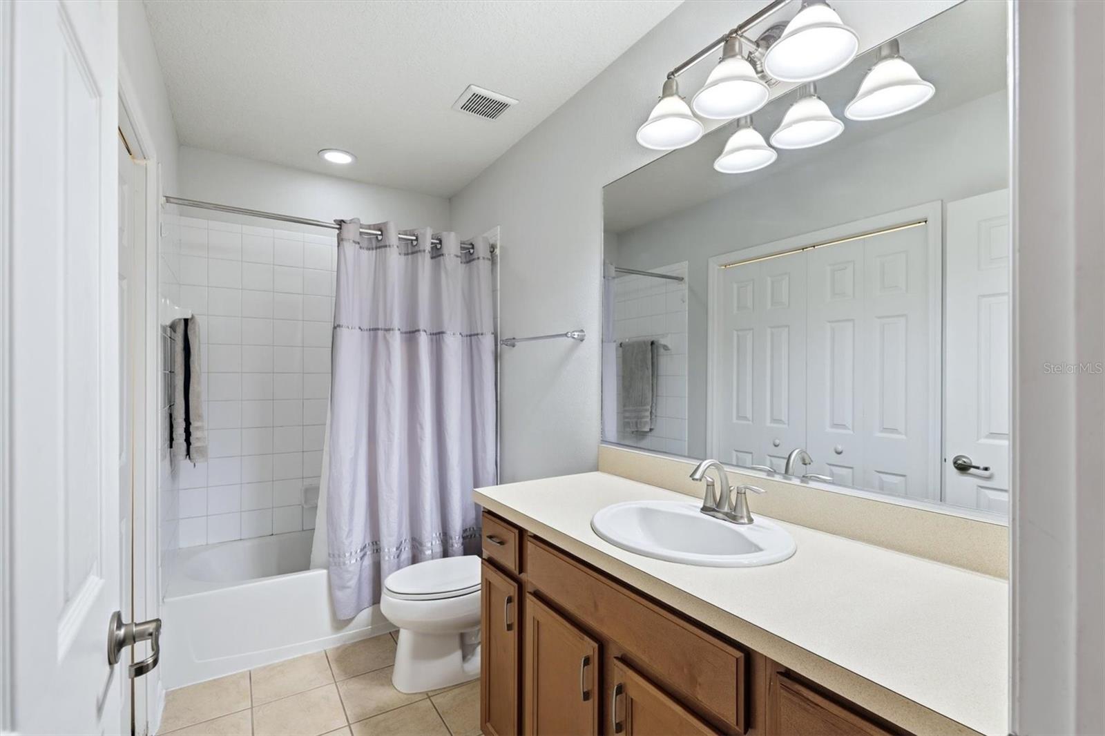 LAKESIDE VILLAGE TOWNHOME - Residential