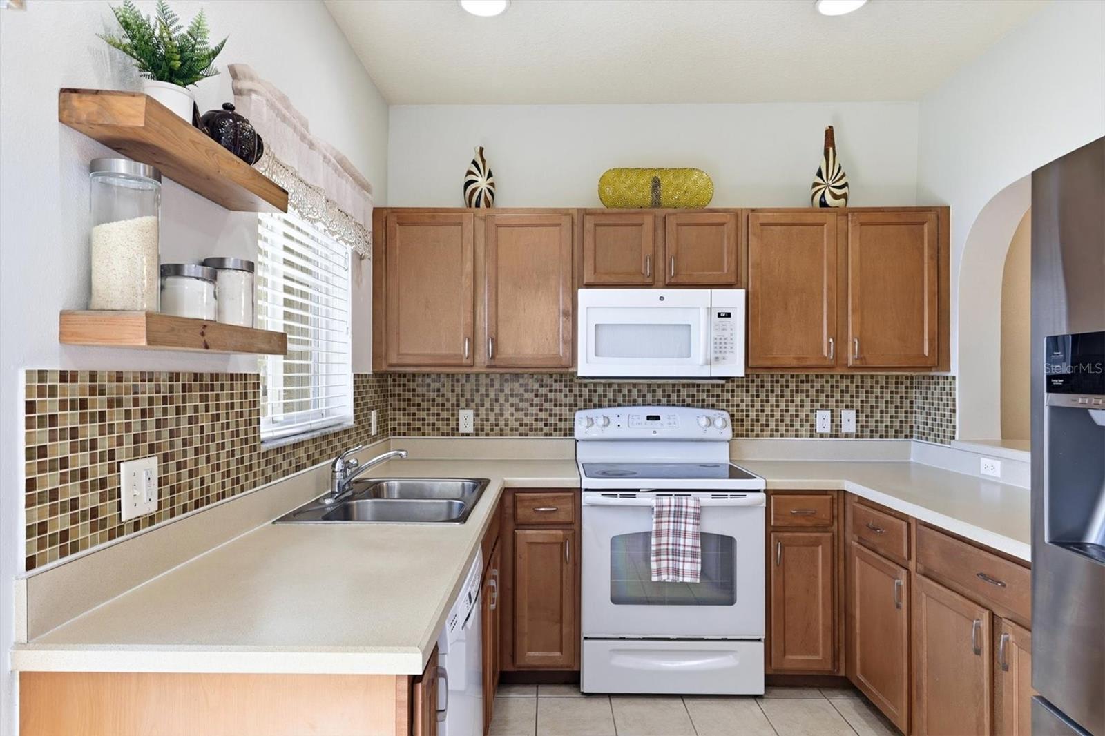 LAKESIDE VILLAGE TOWNHOME - Residential