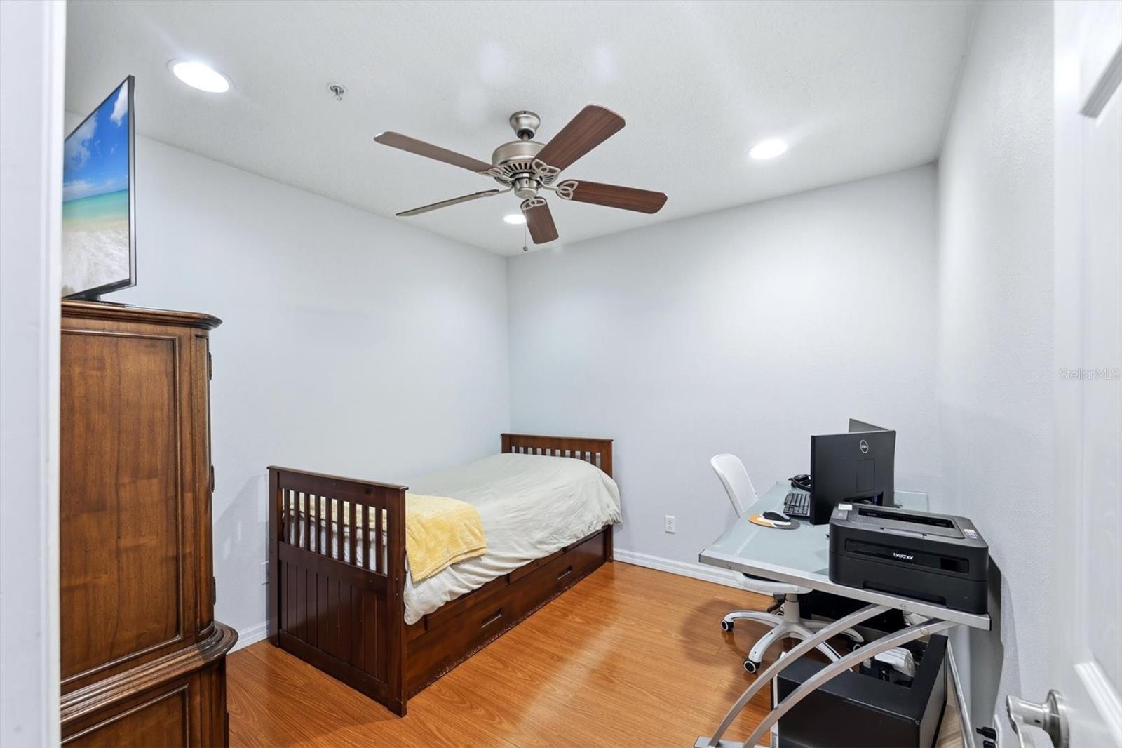 LAKESIDE VILLAGE TOWNHOME - Residential