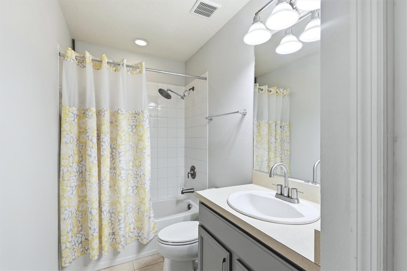 LAKESIDE VILLAGE TOWNHOME - Residential