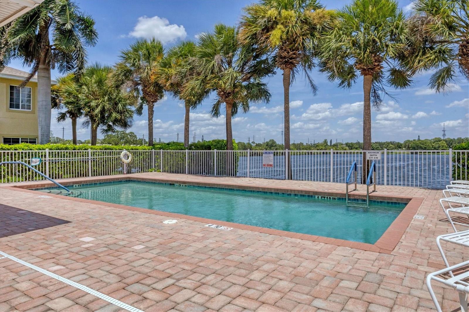 LAKESIDE VILLAGE TOWNHOME - Residential