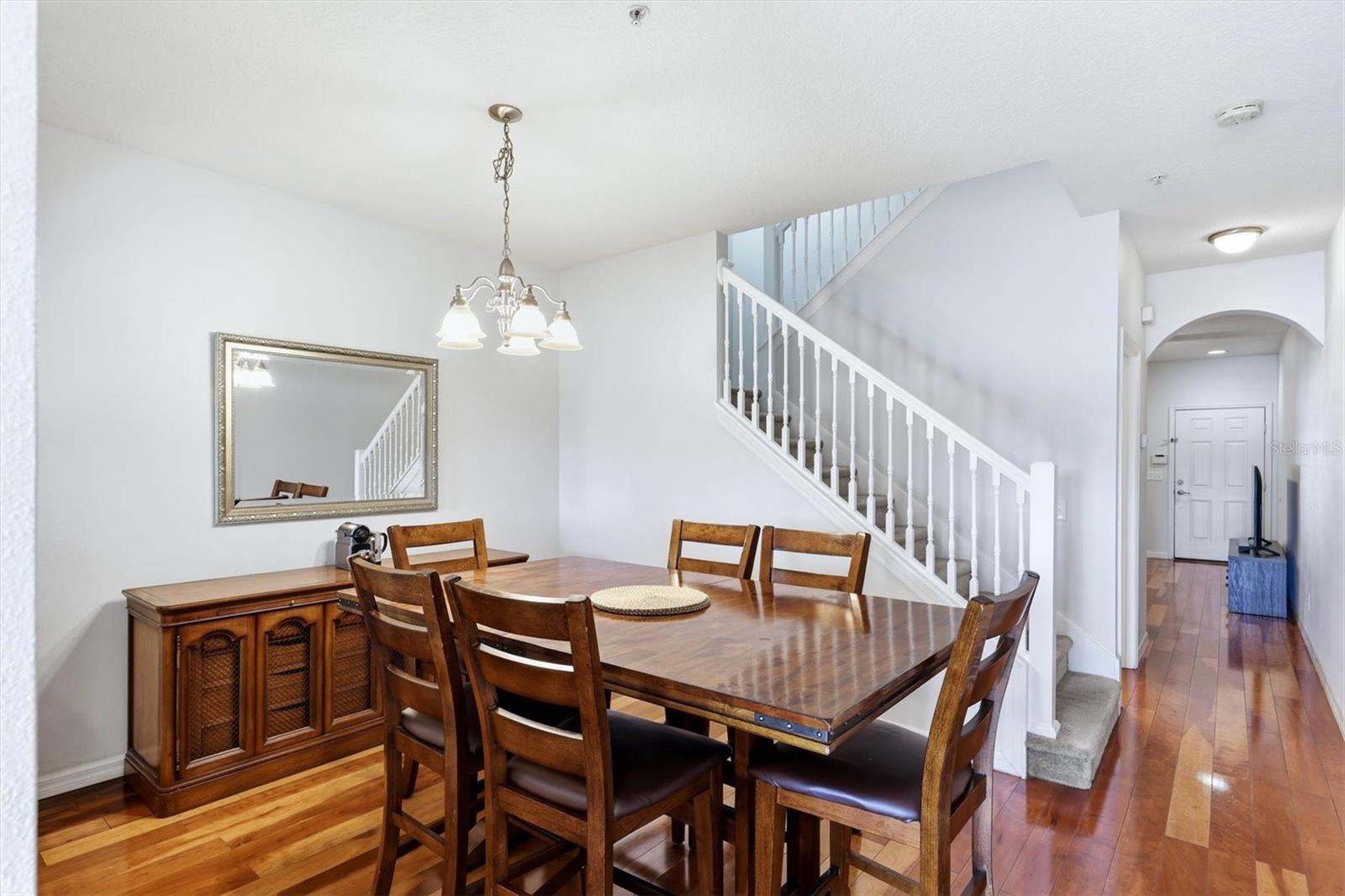 LAKESIDE VILLAGE TOWNHOME - Residential