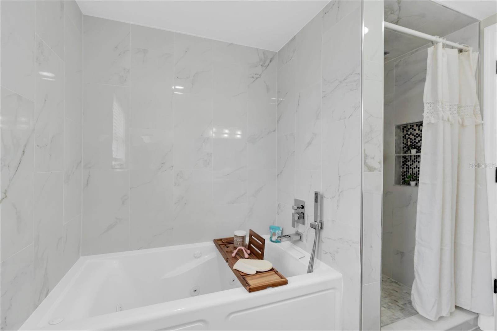 JASMINE LAKES - Residential