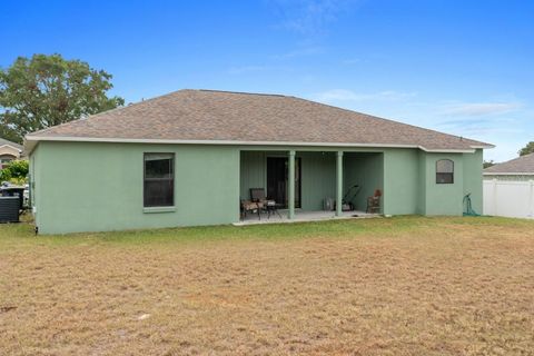 A home in LAKELAND