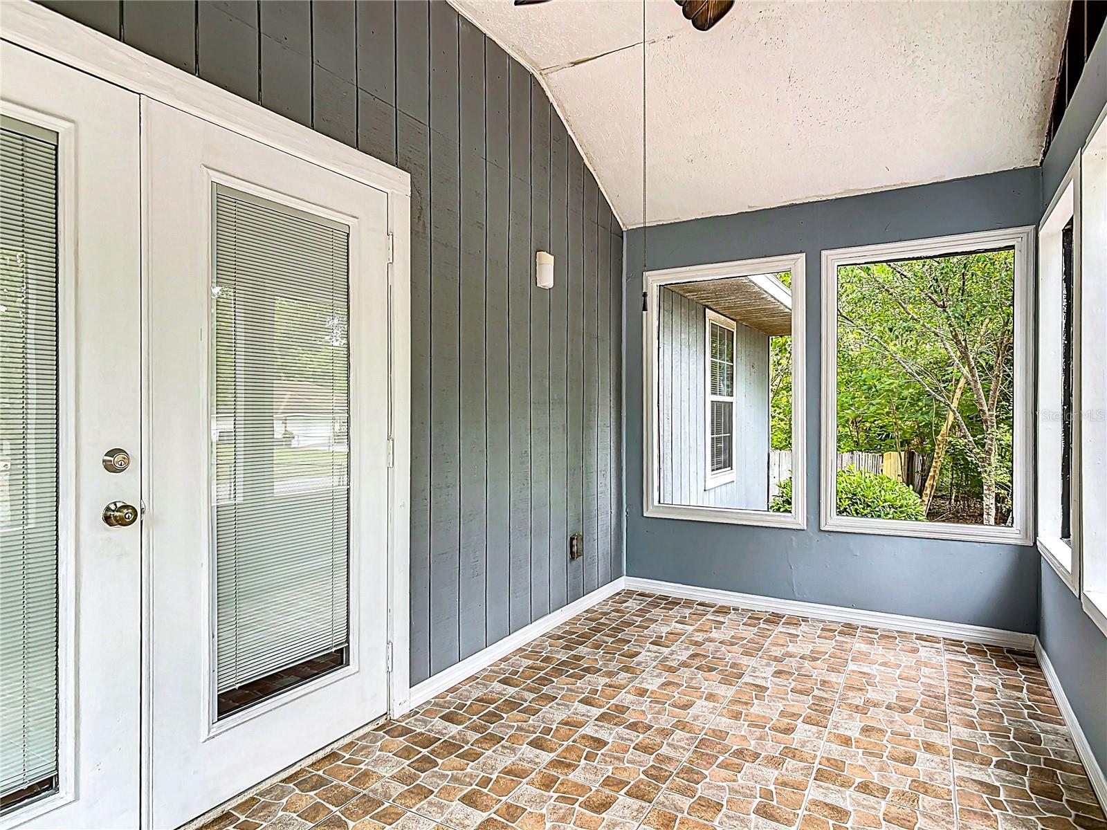 499 W BERESFORD ROAD