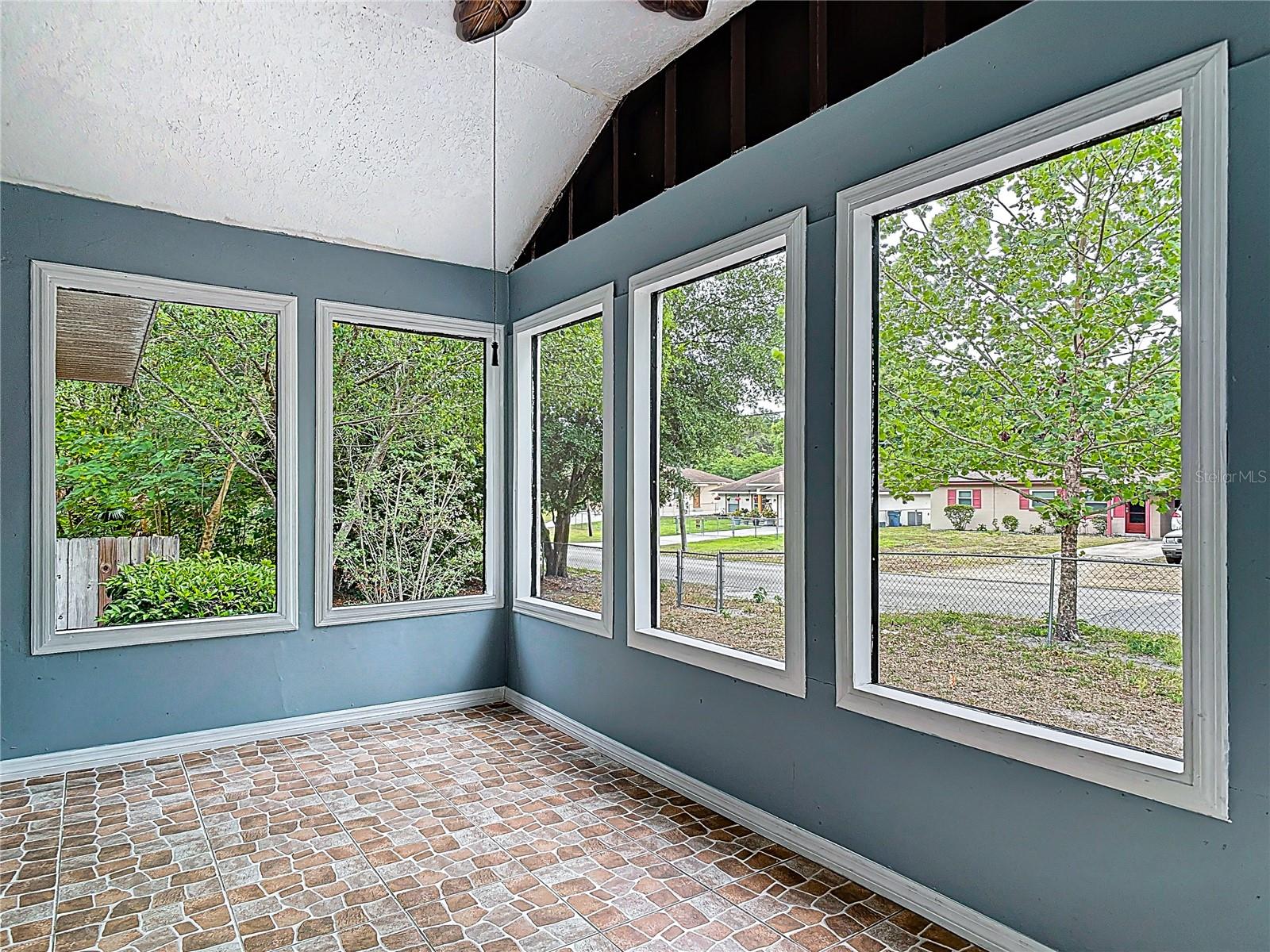 499 W BERESFORD ROAD