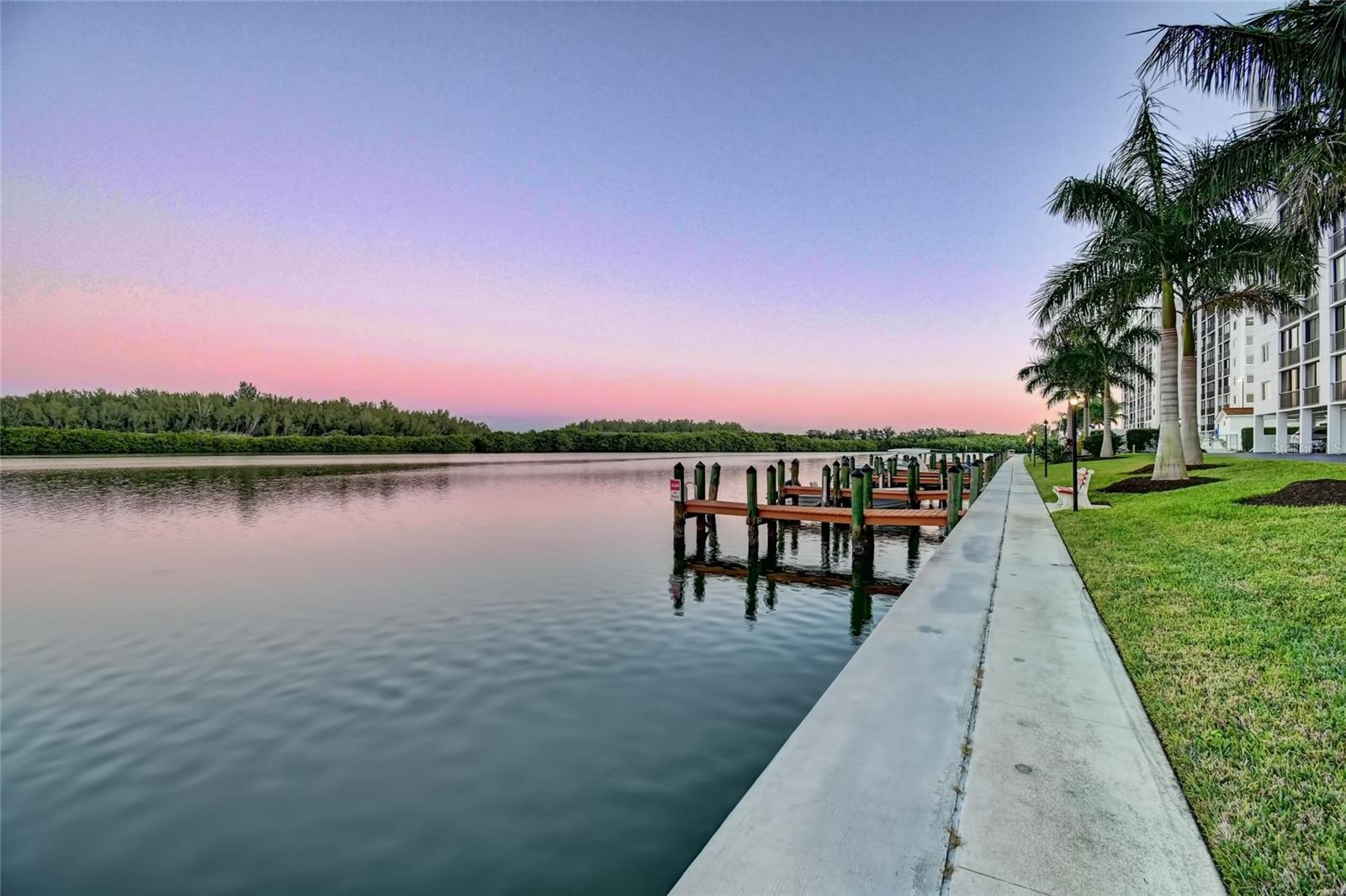 POINTE ON MIDNIGHT PASS - Residential